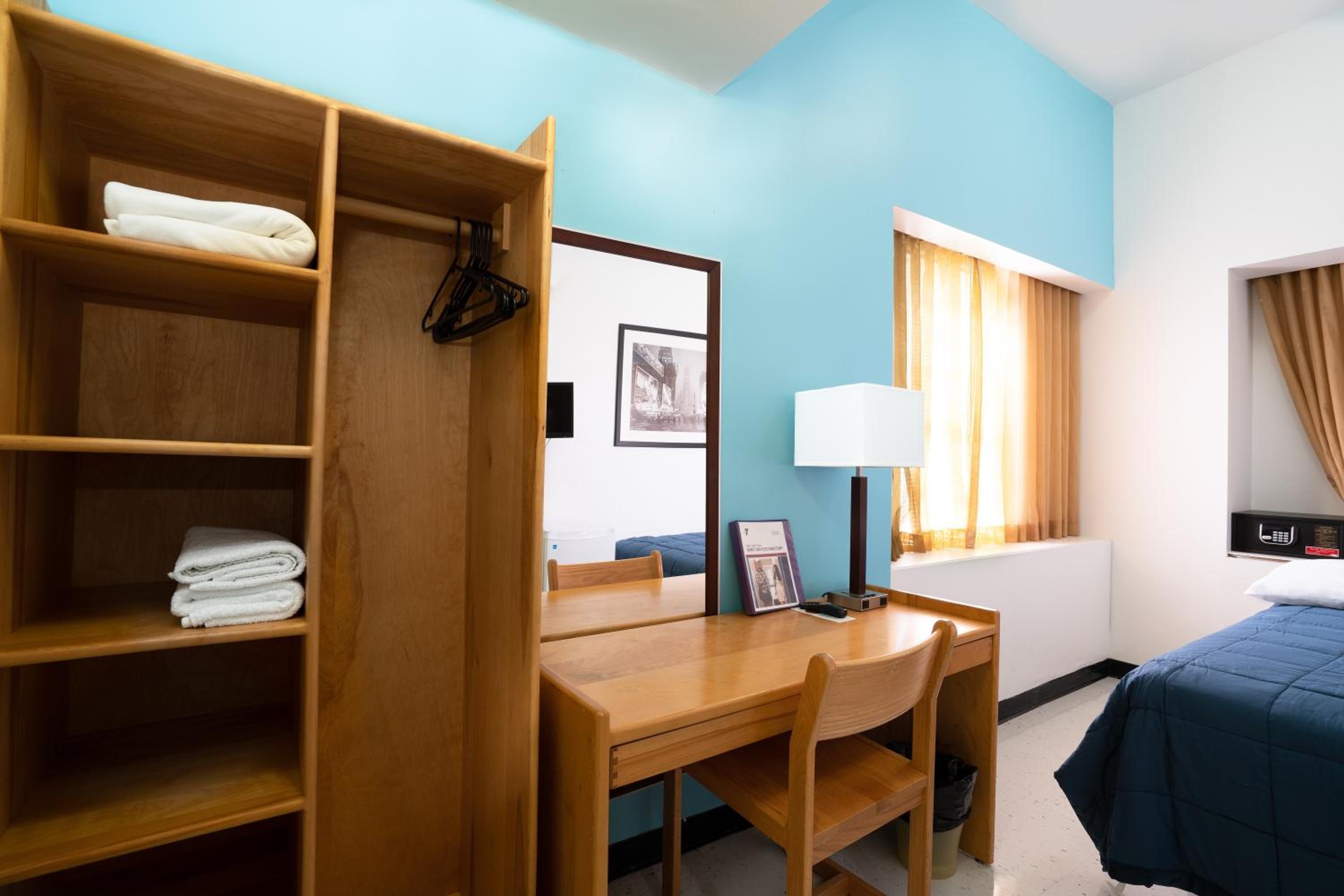 Deluxe Double Room with Private Bathroom photo 2