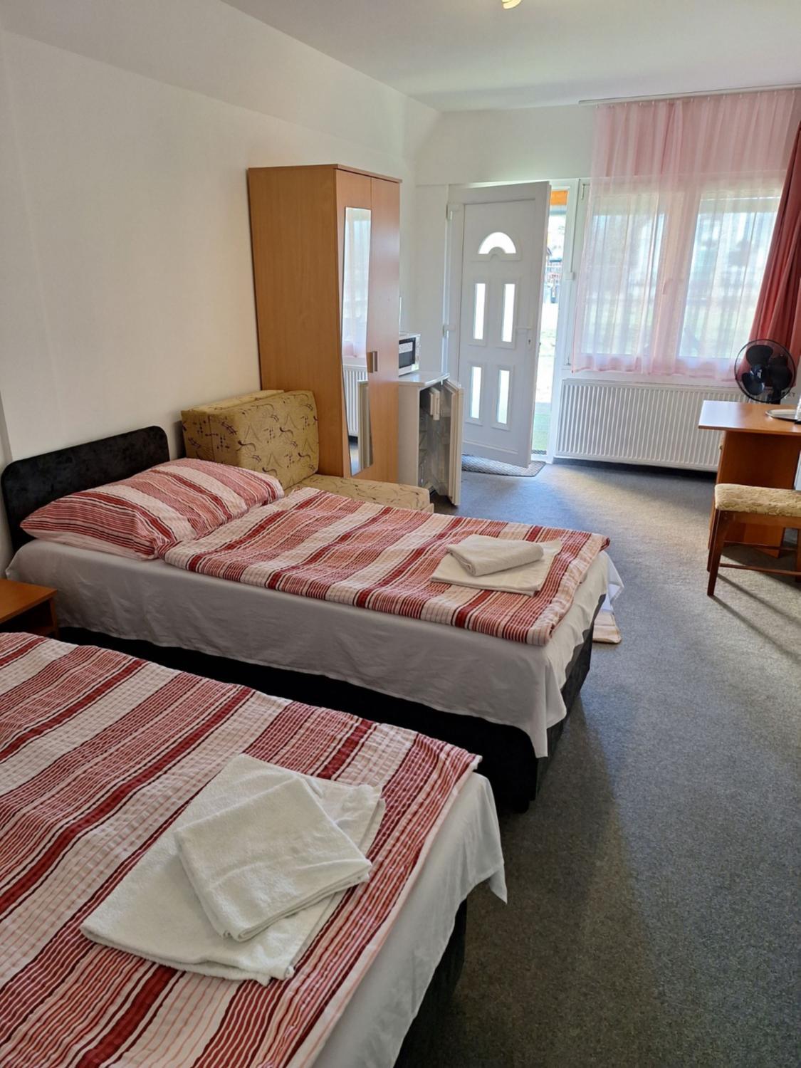 Standard Twin Room with Garden View photo 2