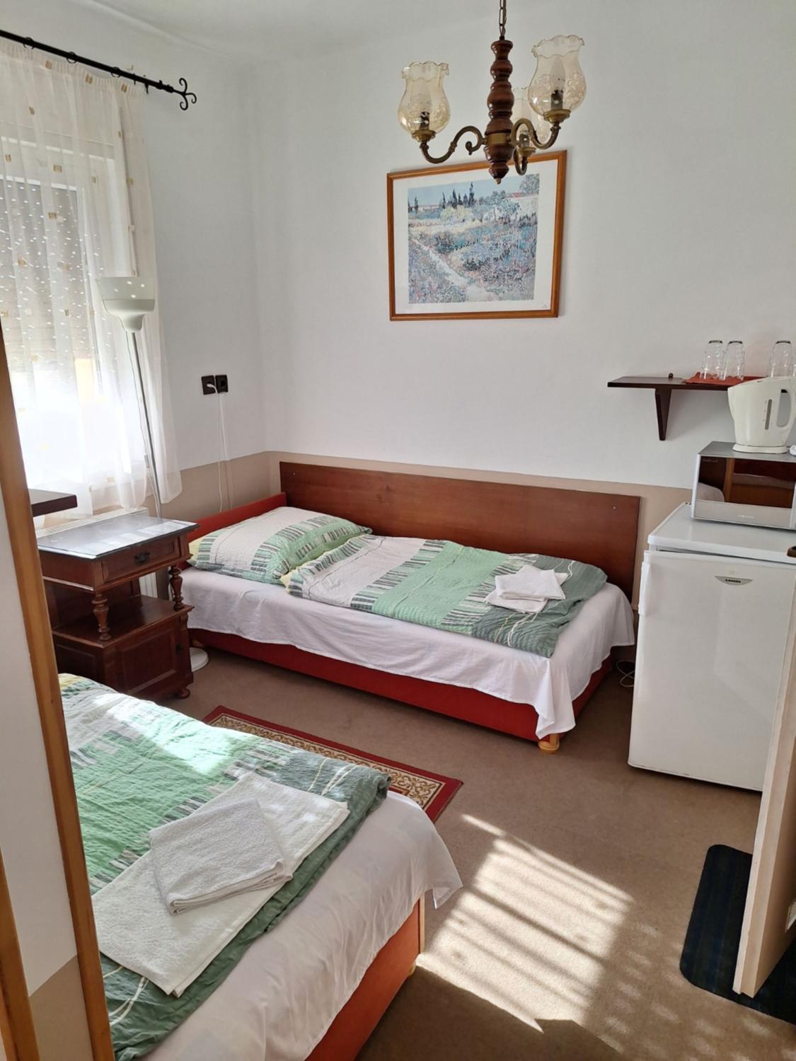 Quadruple Room with Private Bathroom photo 1