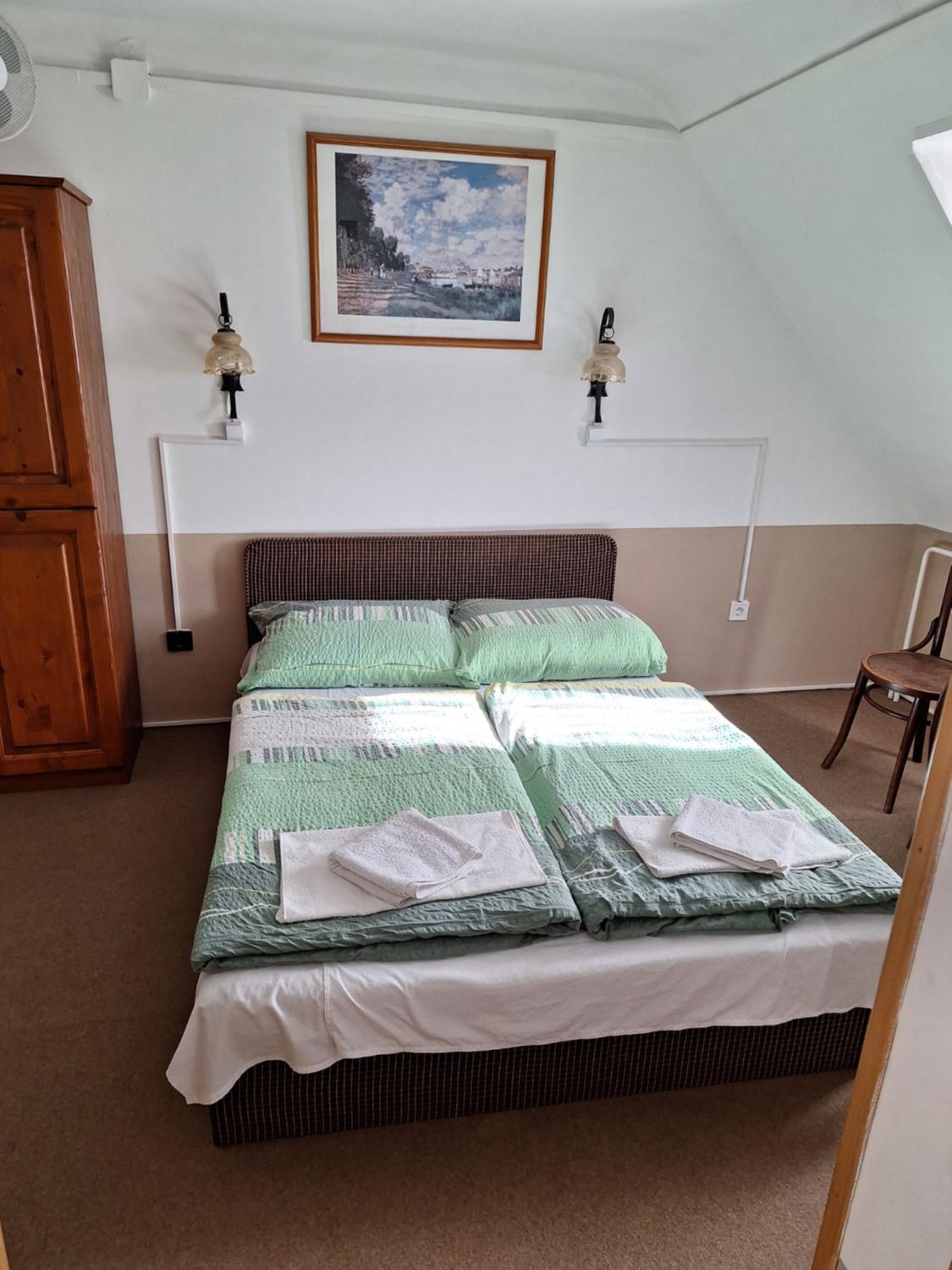 Quadruple Room with Private Bathroom photo 1