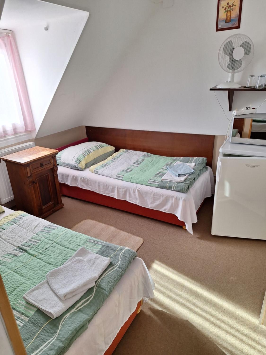 Quadruple Room with Private Bathroom photo 2