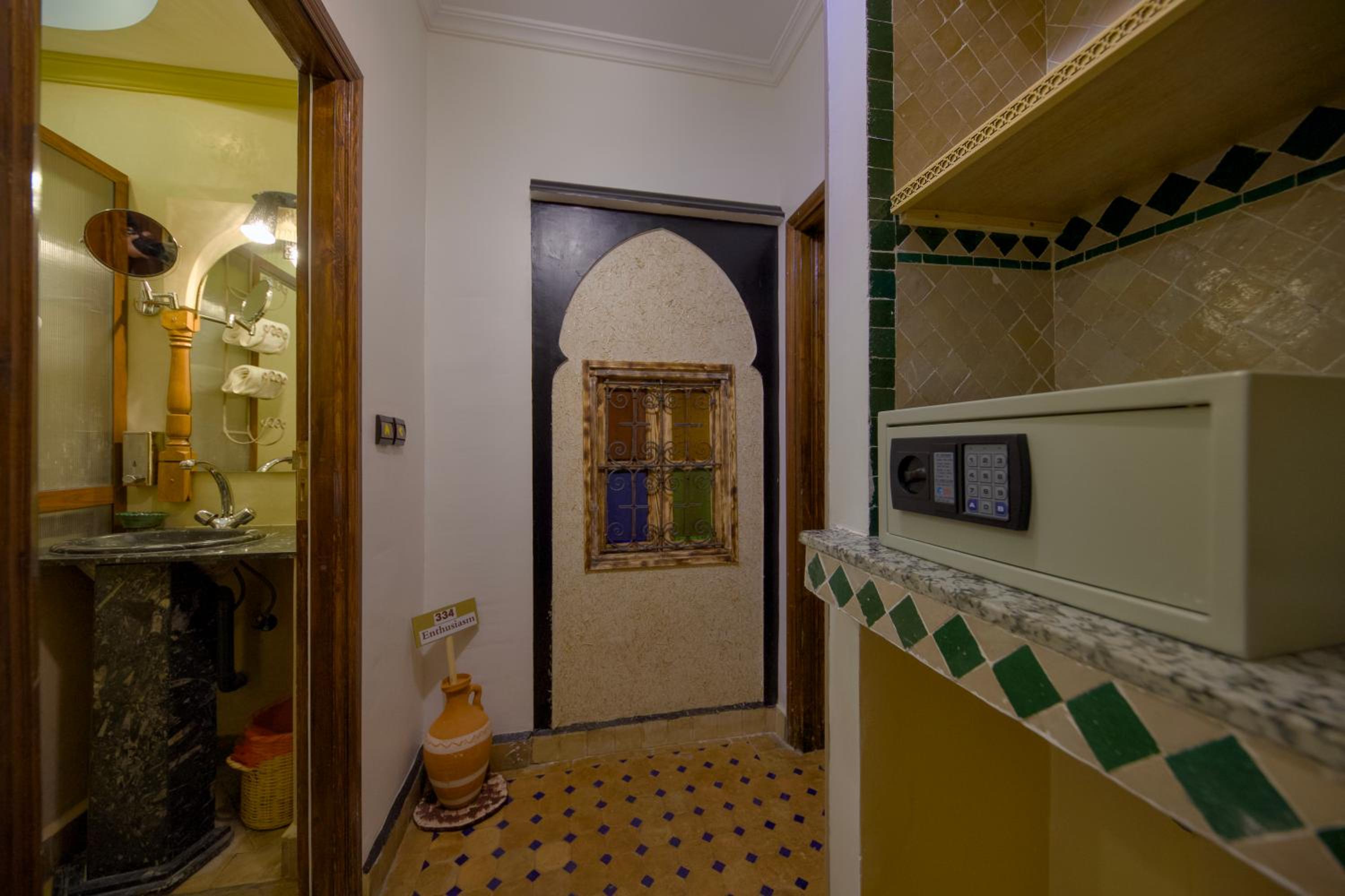 Superior Suite - Photo 6