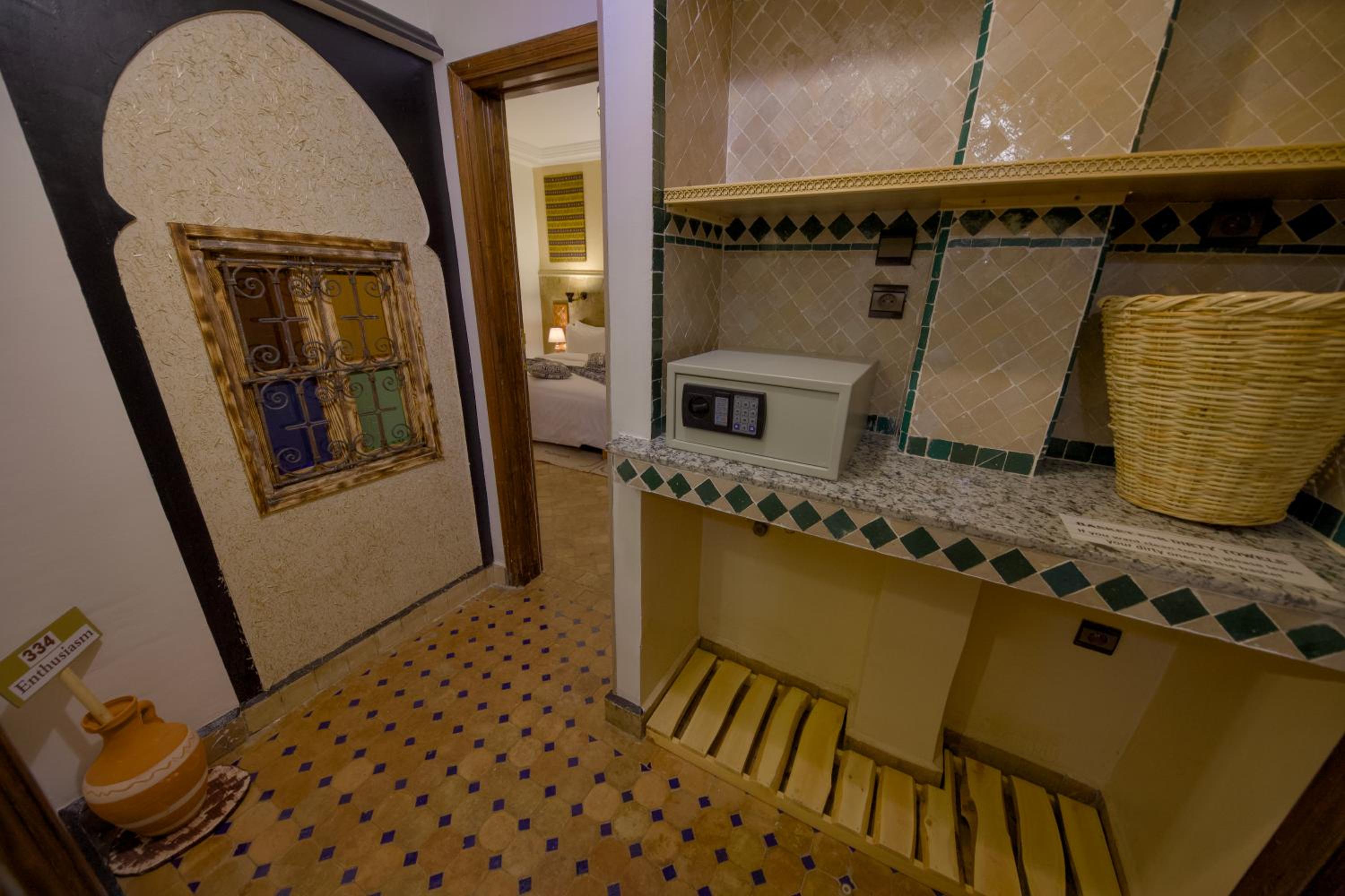 Superior Suite - Photo 13