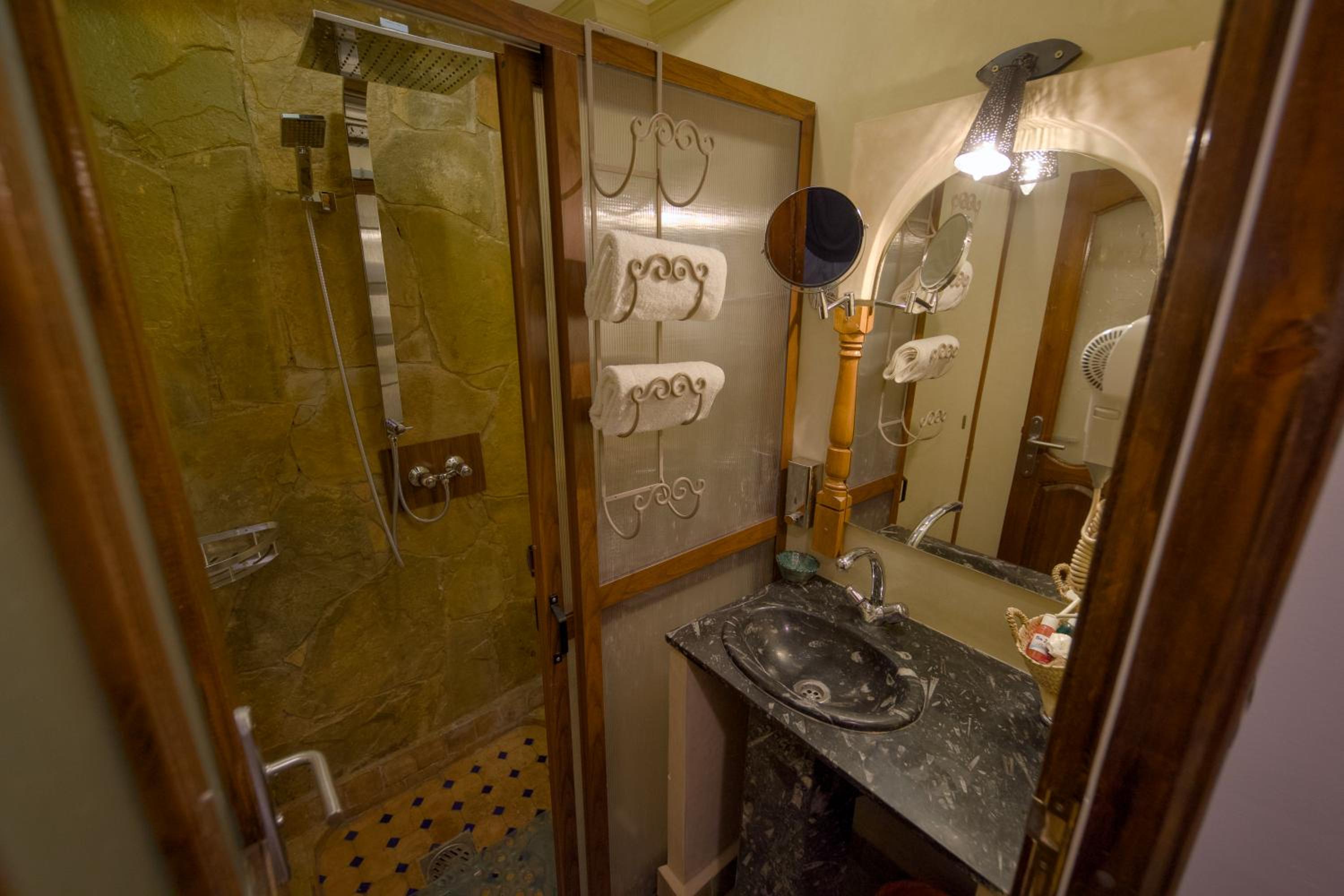 Superior Suite - Photo 17