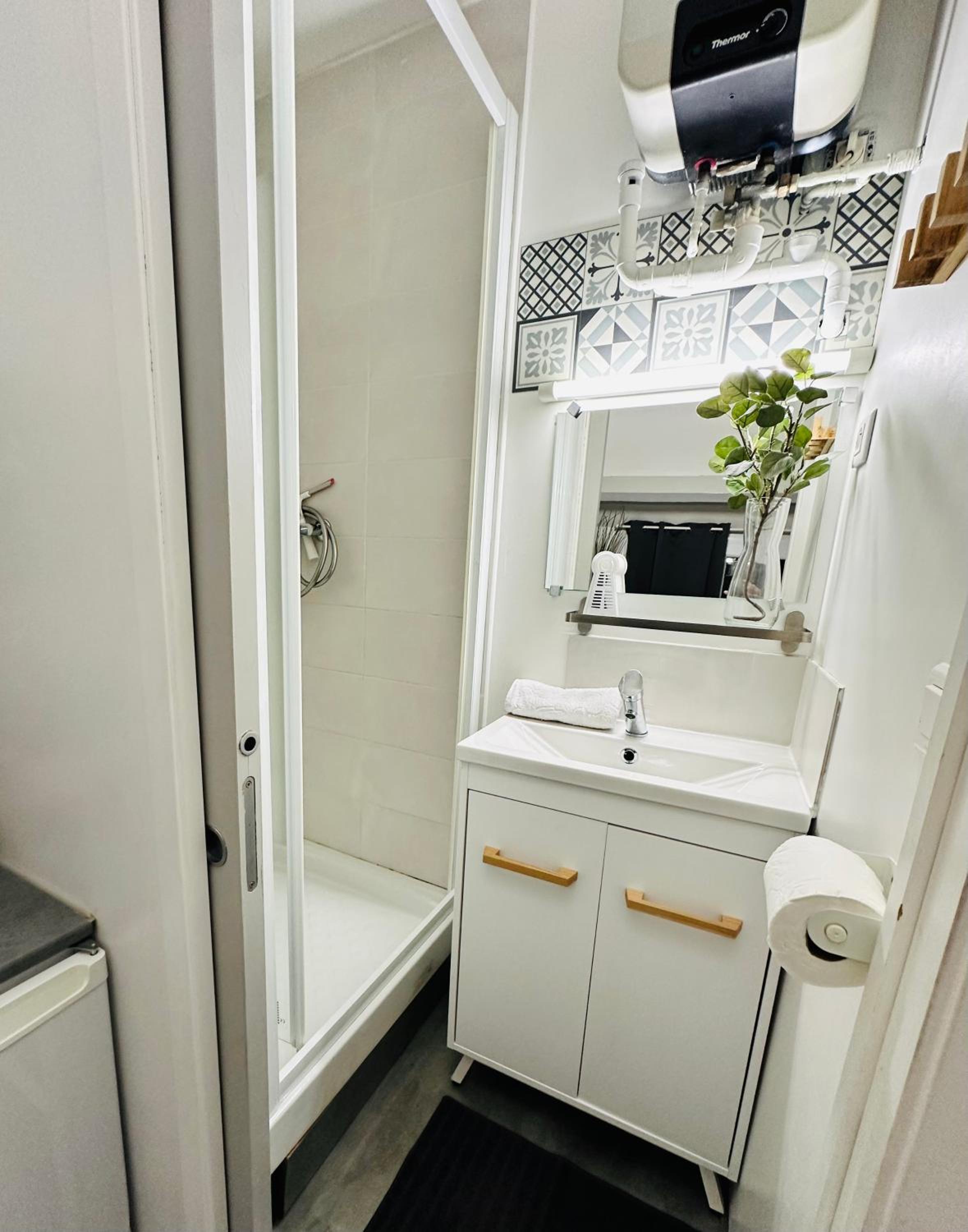 One-Bedroom Apartment - Photo 4
