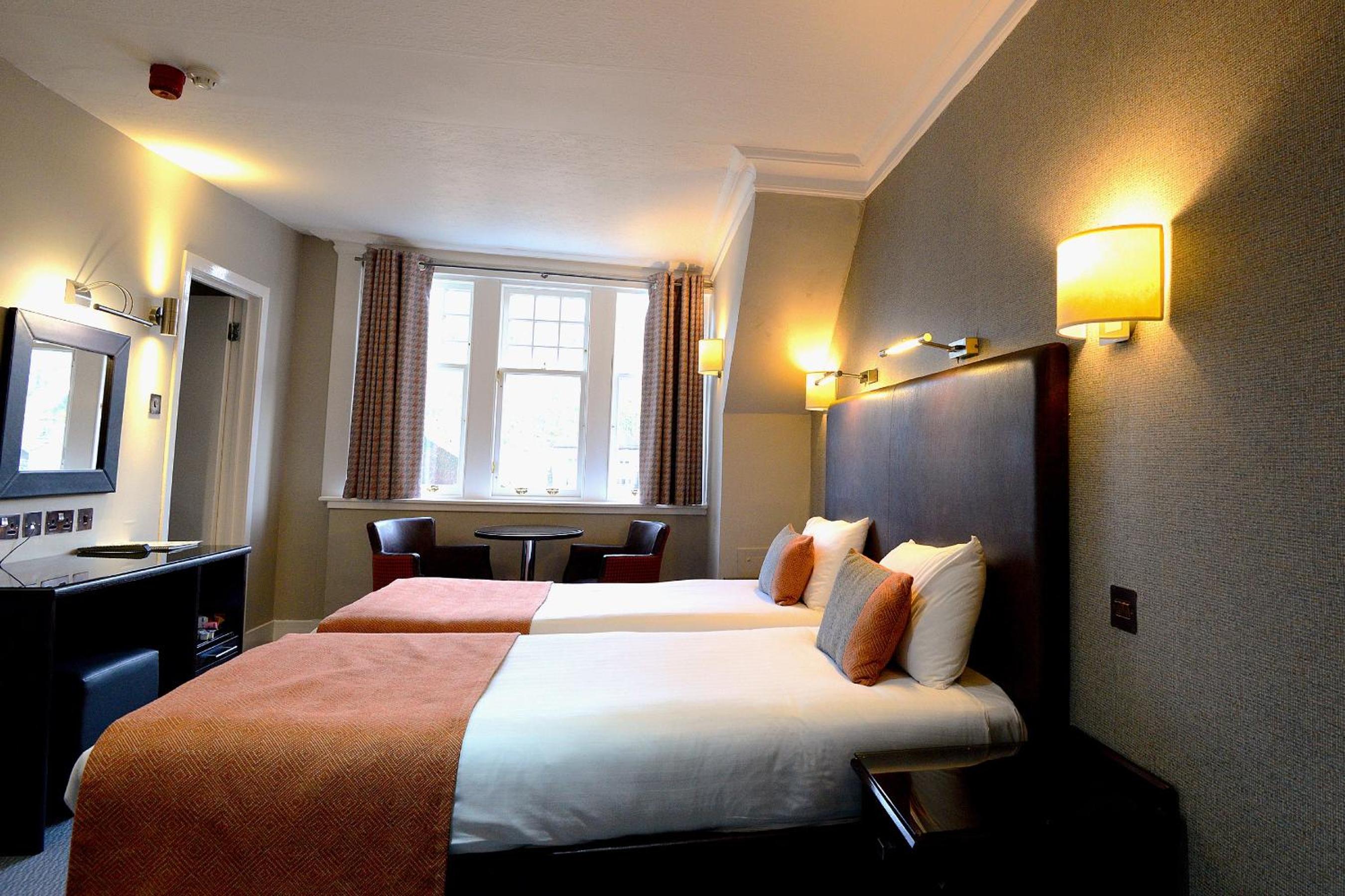 Standard Twin Room - Photo 2