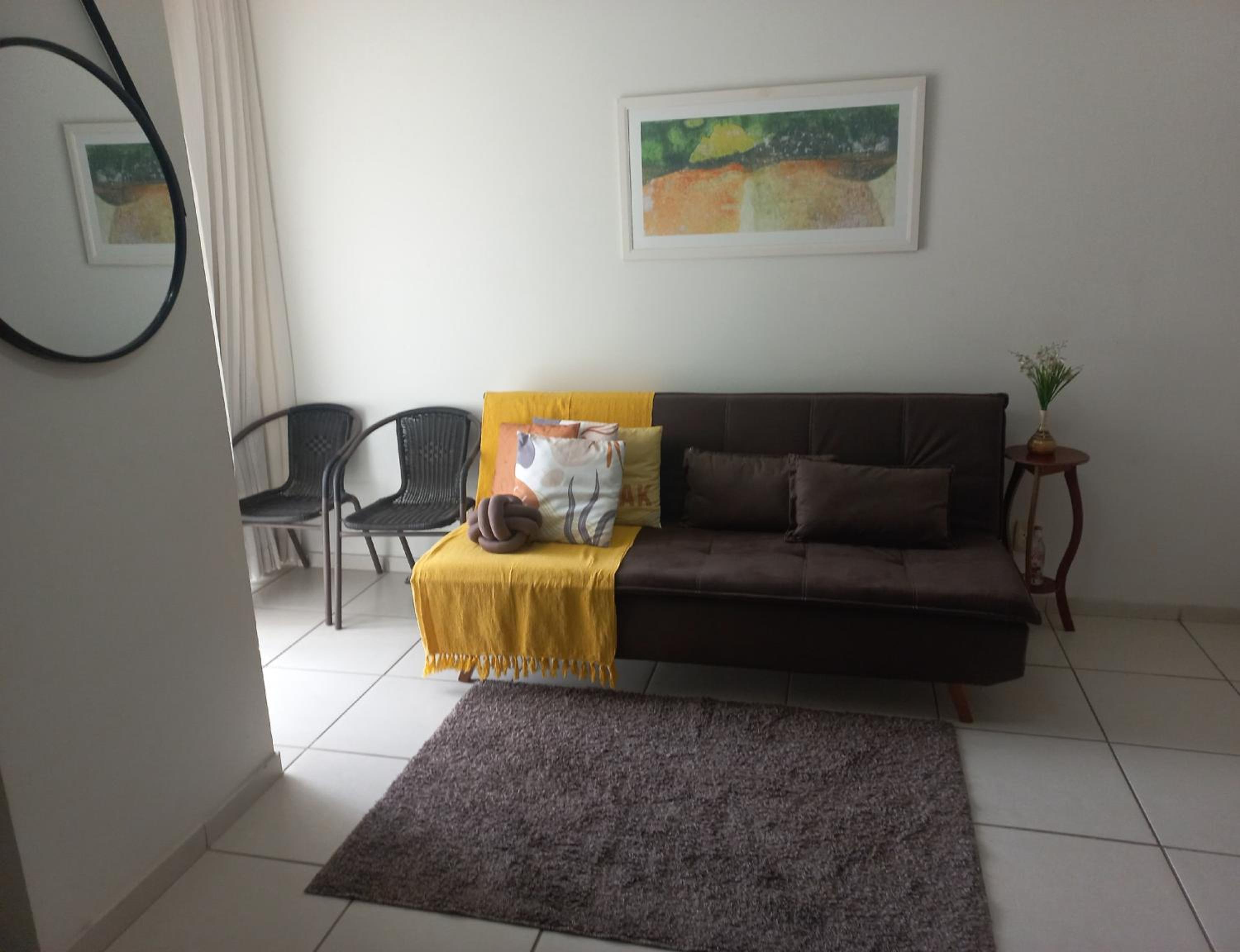 One-Bedroom Apartment photo 1
