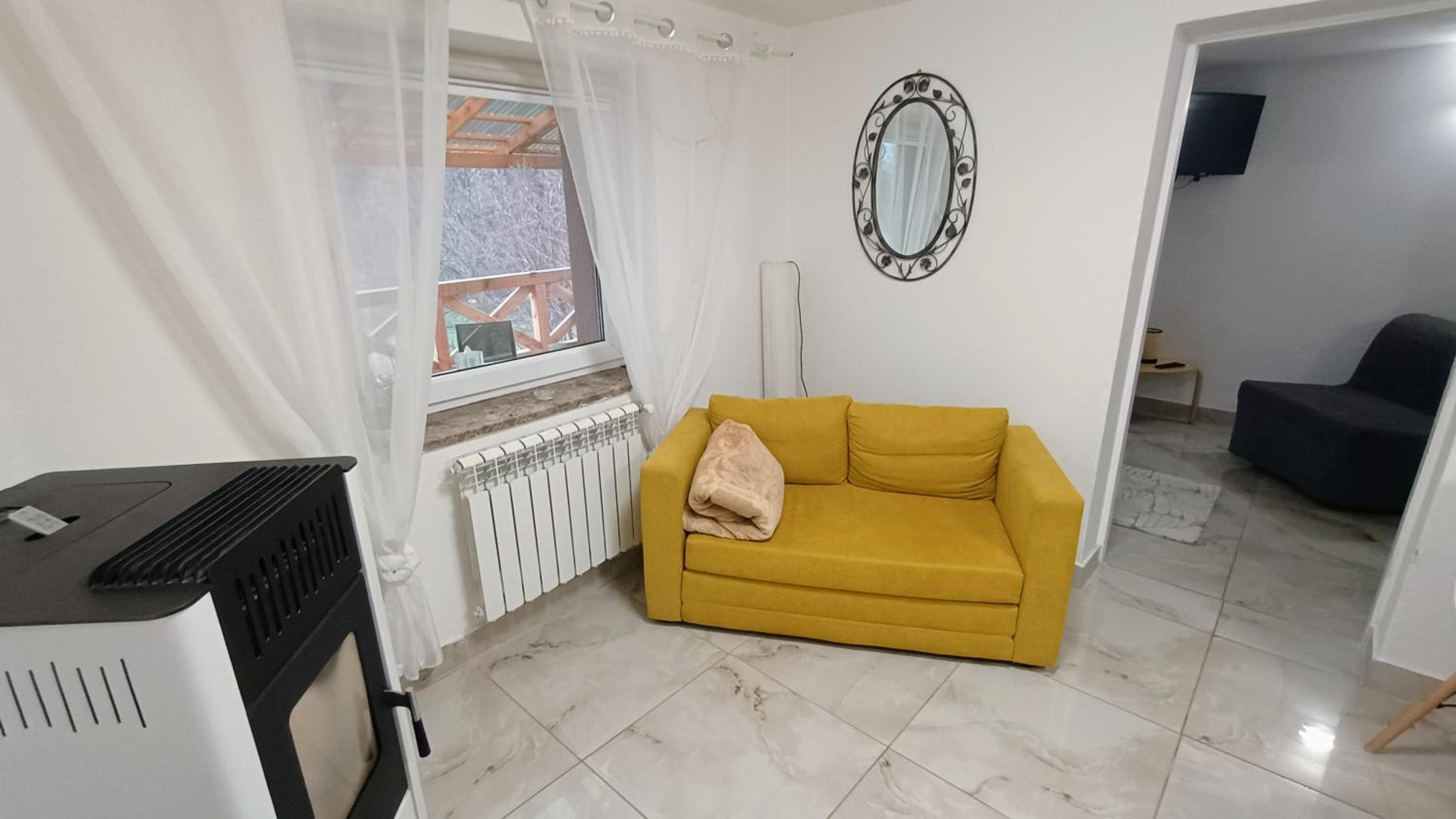 One-Bedroom Apartment photo 1