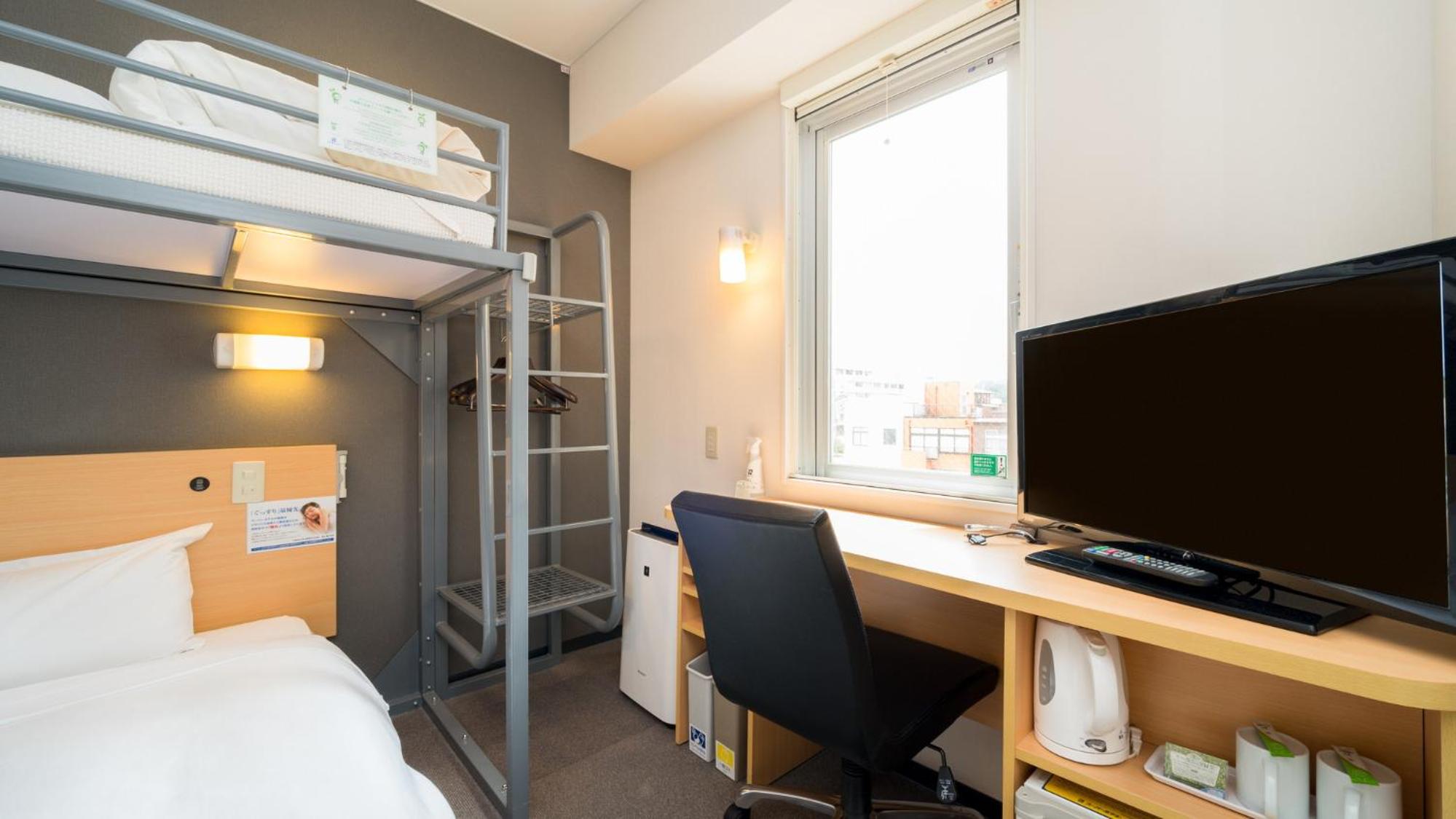 Double Room - Smoking - Photo 9