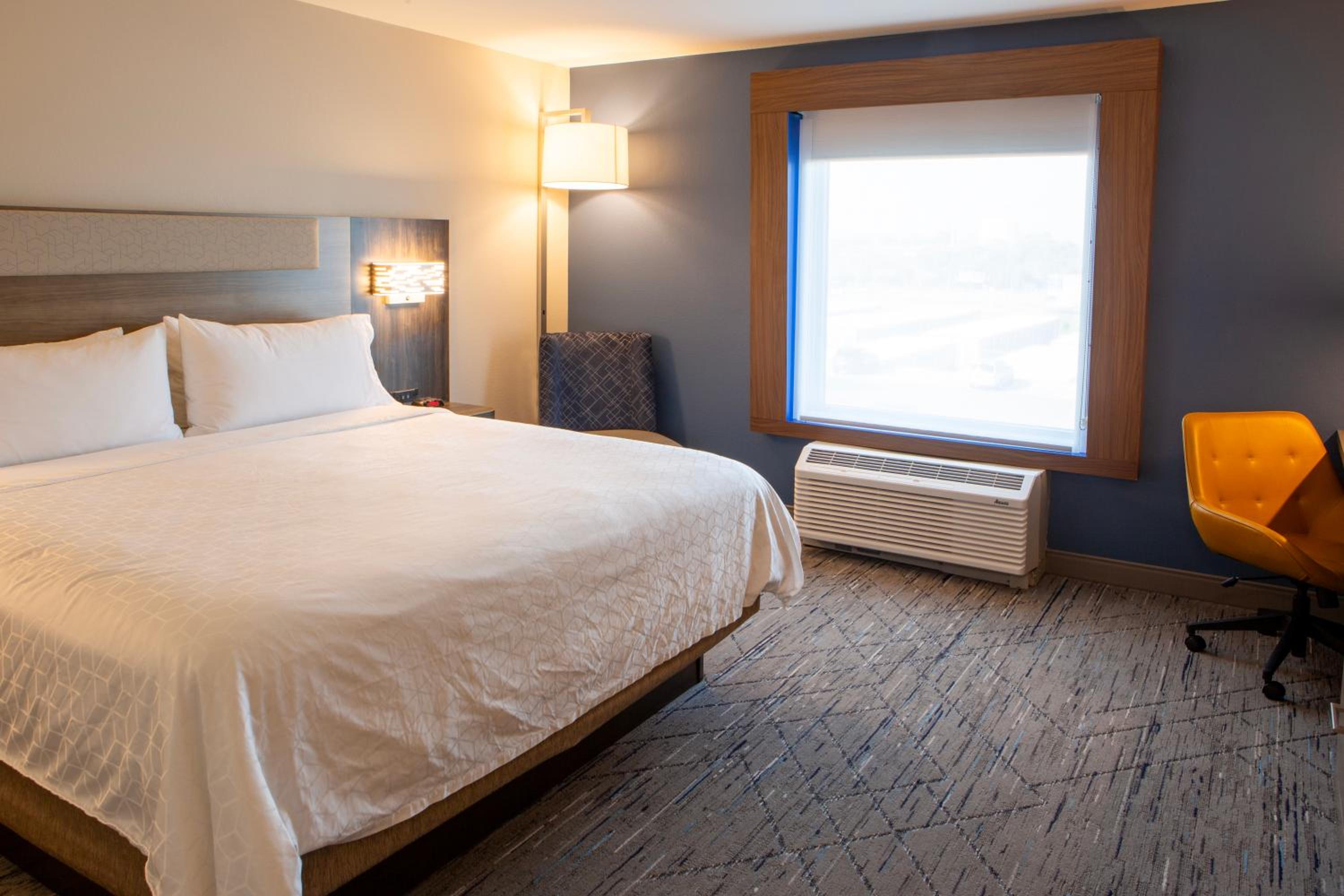 Standard King Room - Photo 1