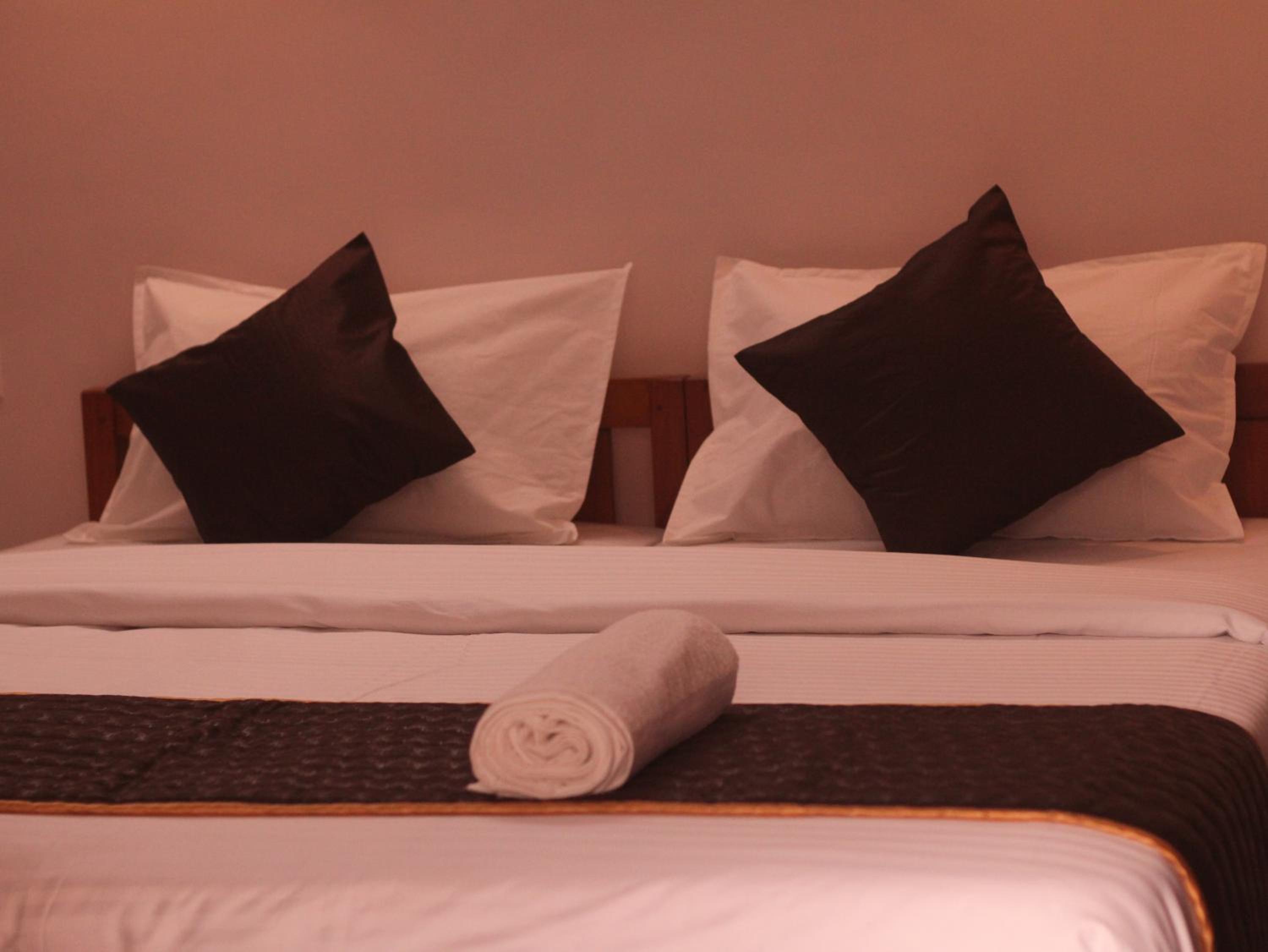 Deluxe King Suite photo 2