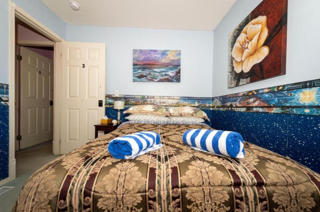 Queen Room With Shared Bathroom