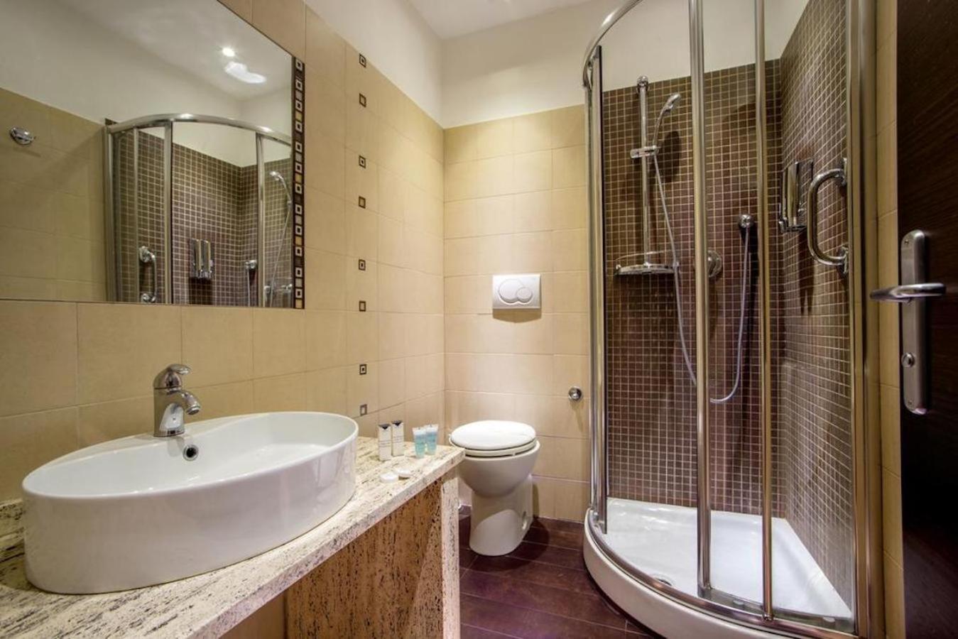 Double Room With Private External Bathroom photo 2