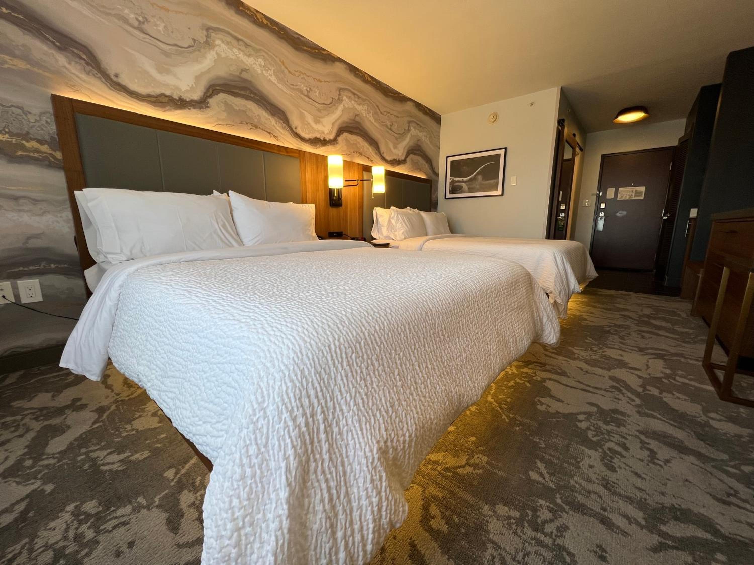 Standard Room With Two Queen Beds - Photo 1
