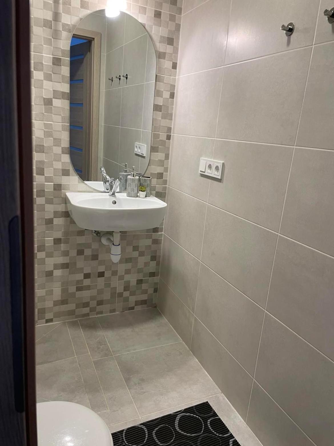 Economy Double Room - Photo 11