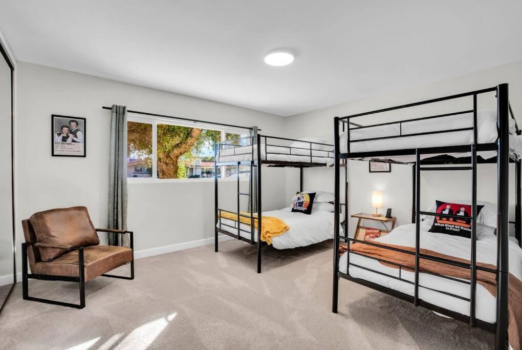 Four-Bedroom House photo 1