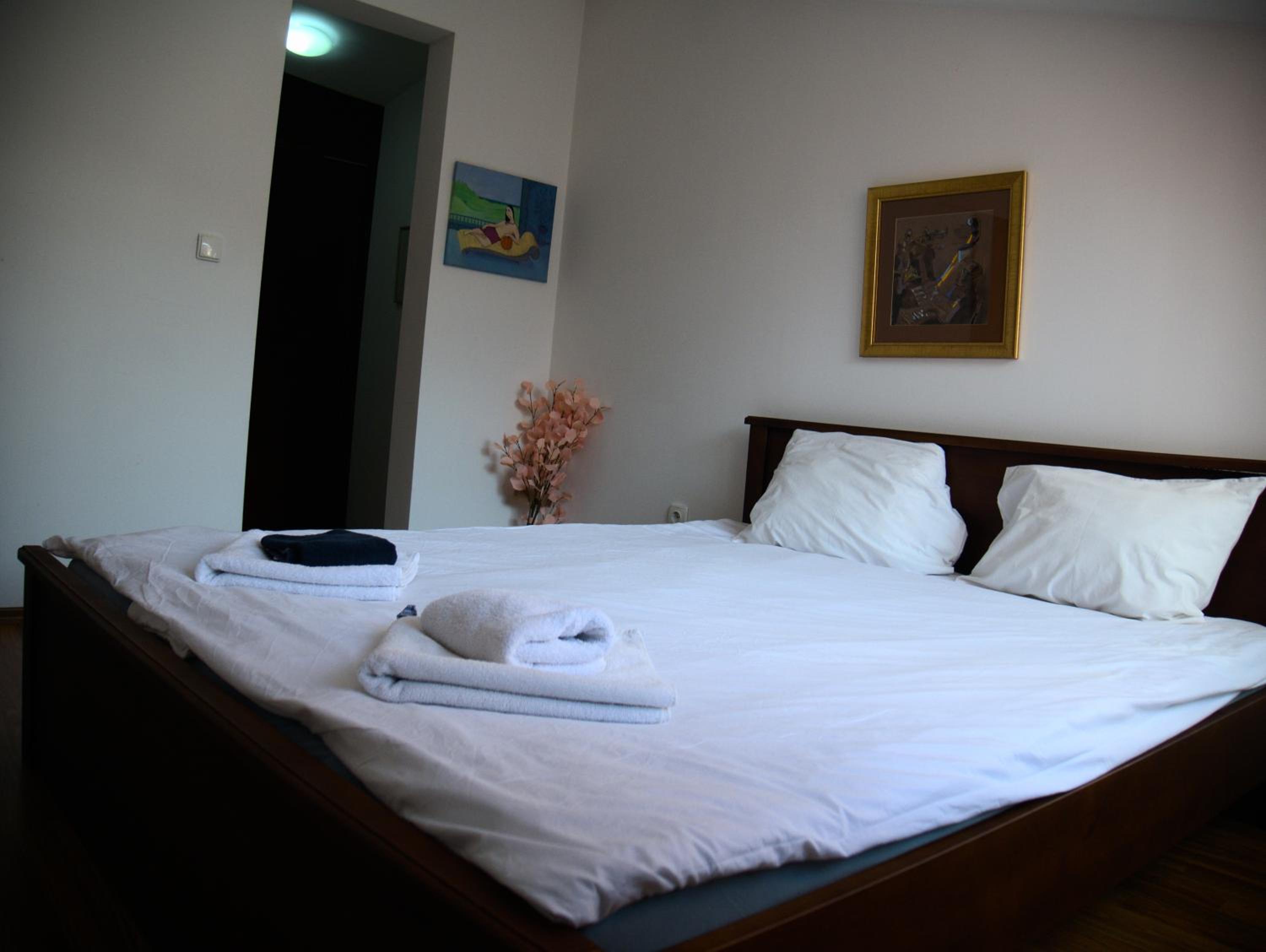 One-Bedroom Apartment - Photo 24