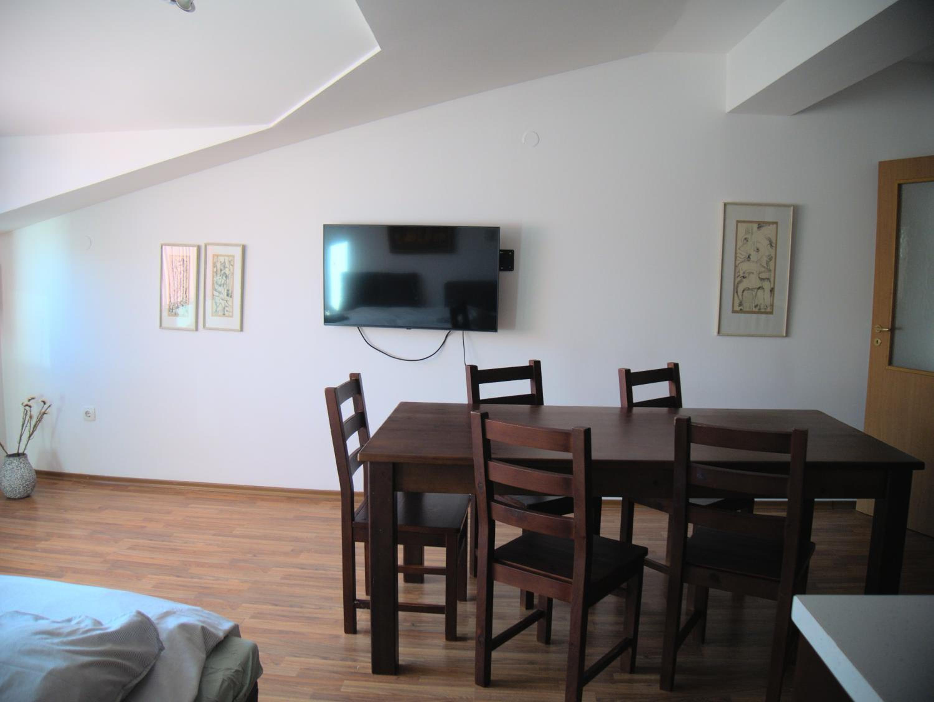 One-Bedroom Apartment - Photo 33