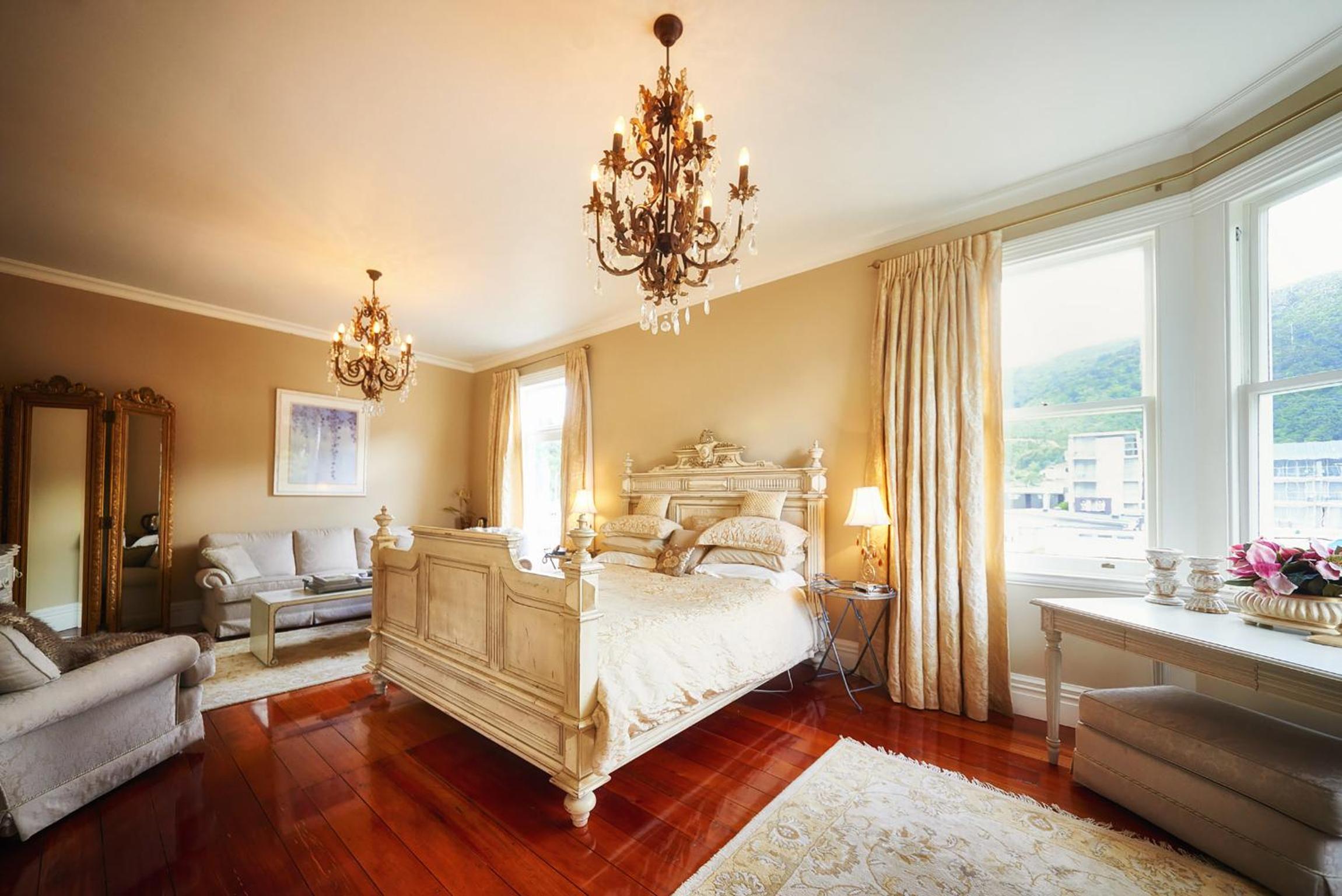 Luxury Suite - Photo 1