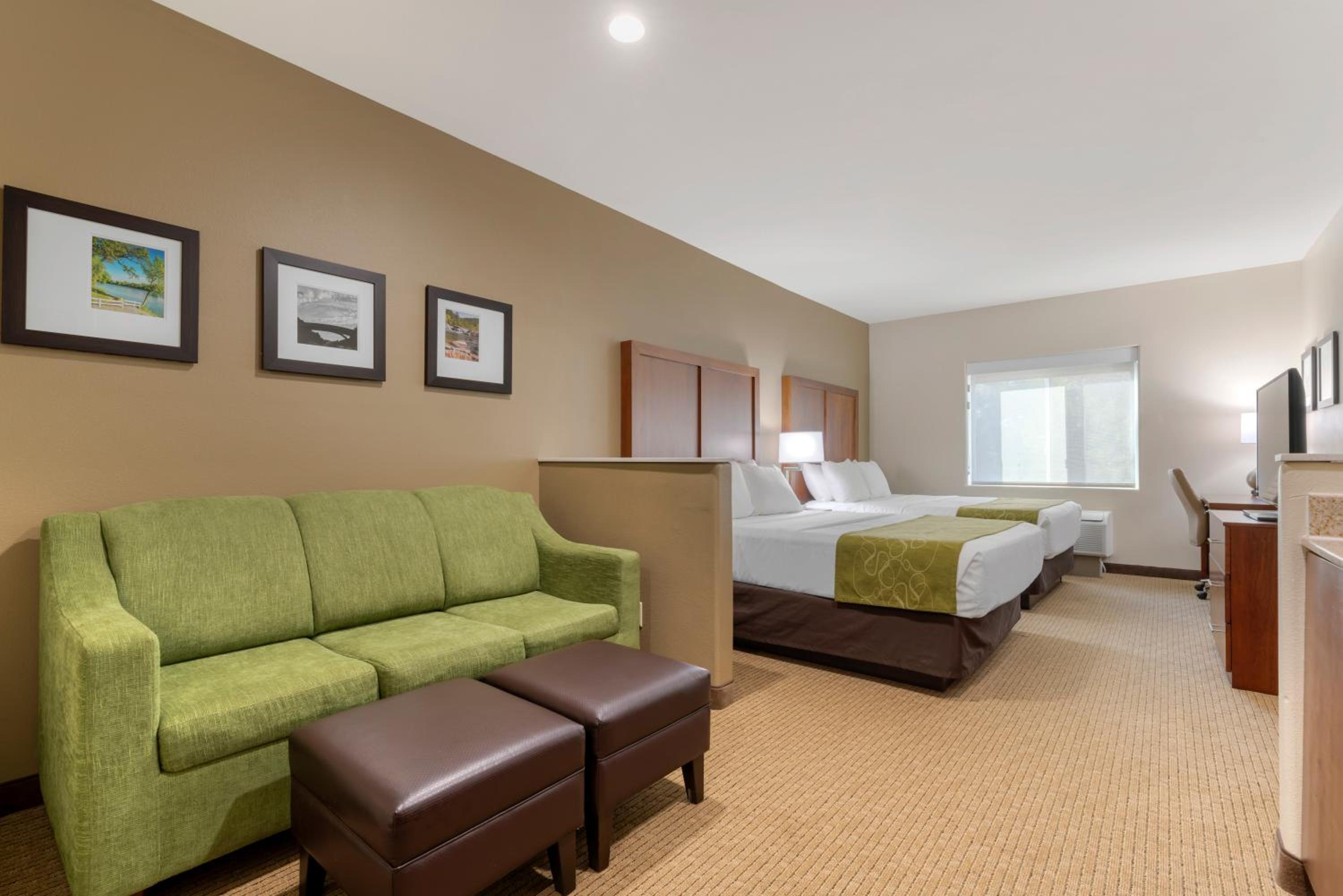 Queen Suite with Two Queen Beds and Accessible Tub - Accessible/Non-Smoking - Photo 8