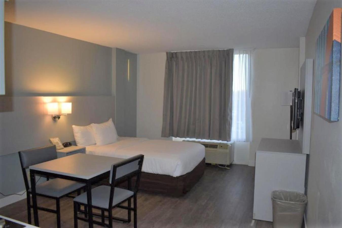 Double Efficiency Suite - Non-Smoking/Accessible - Photo 9