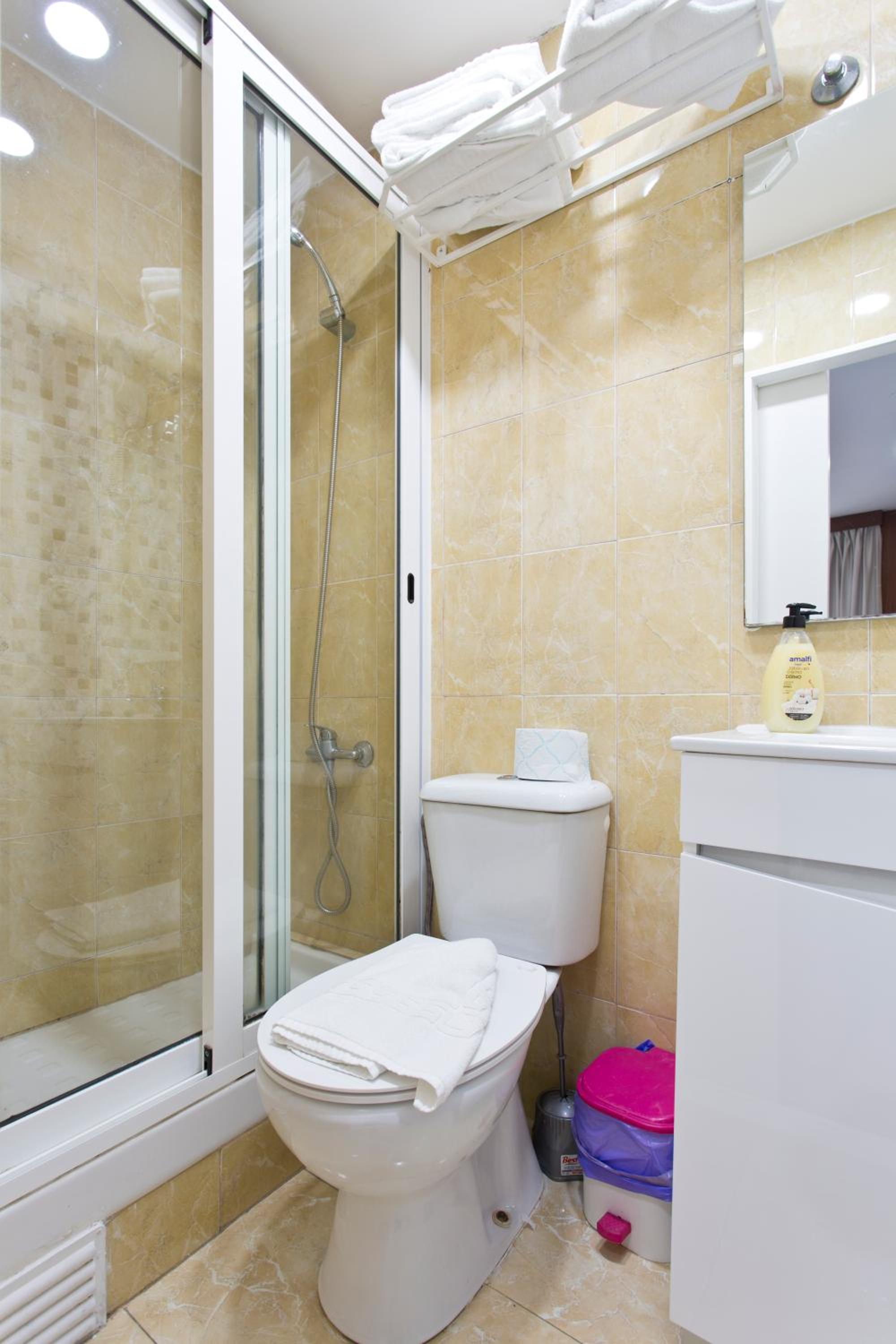 Triple Room - Photo 18