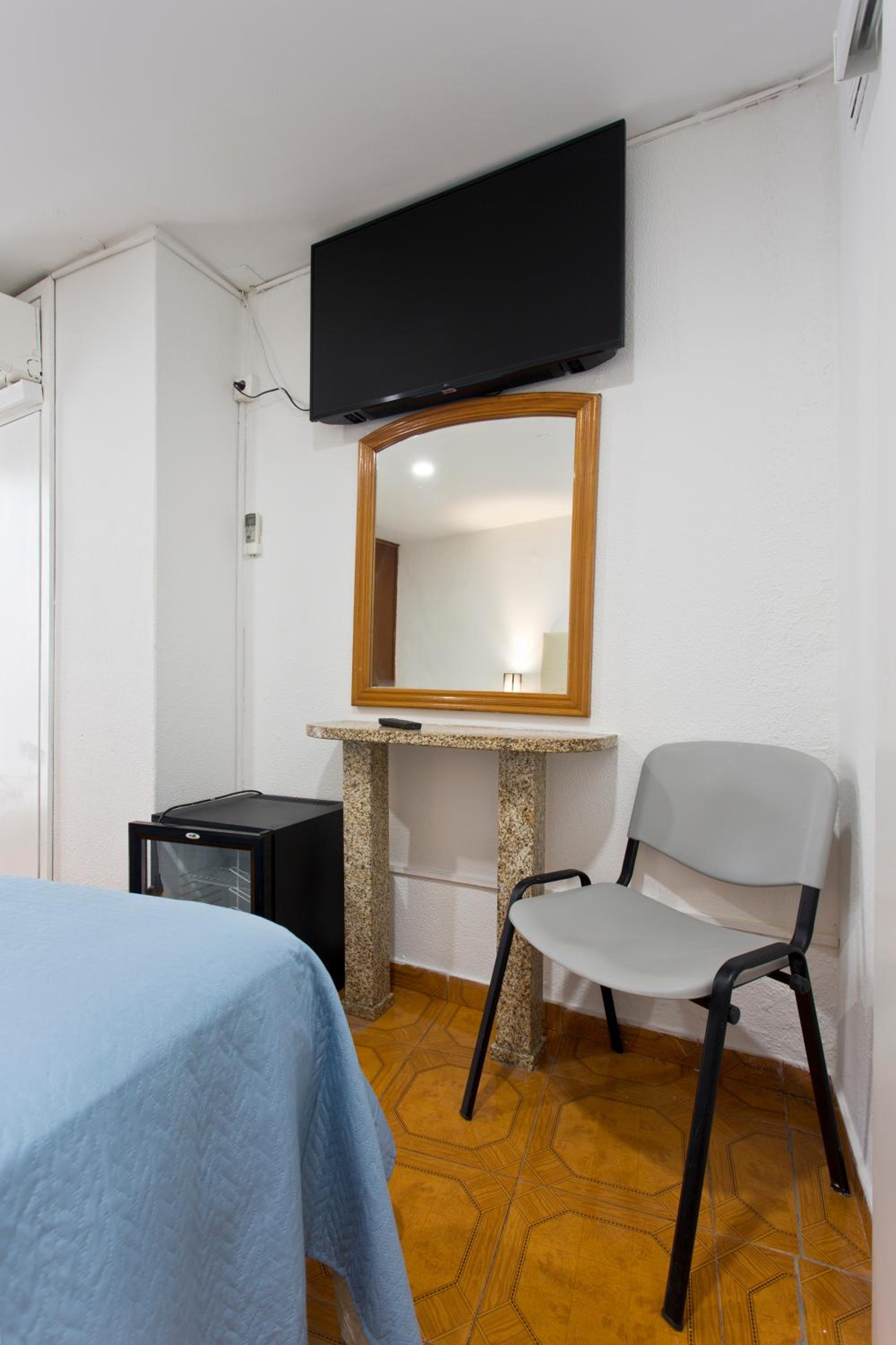 Triple Room - Photo 13