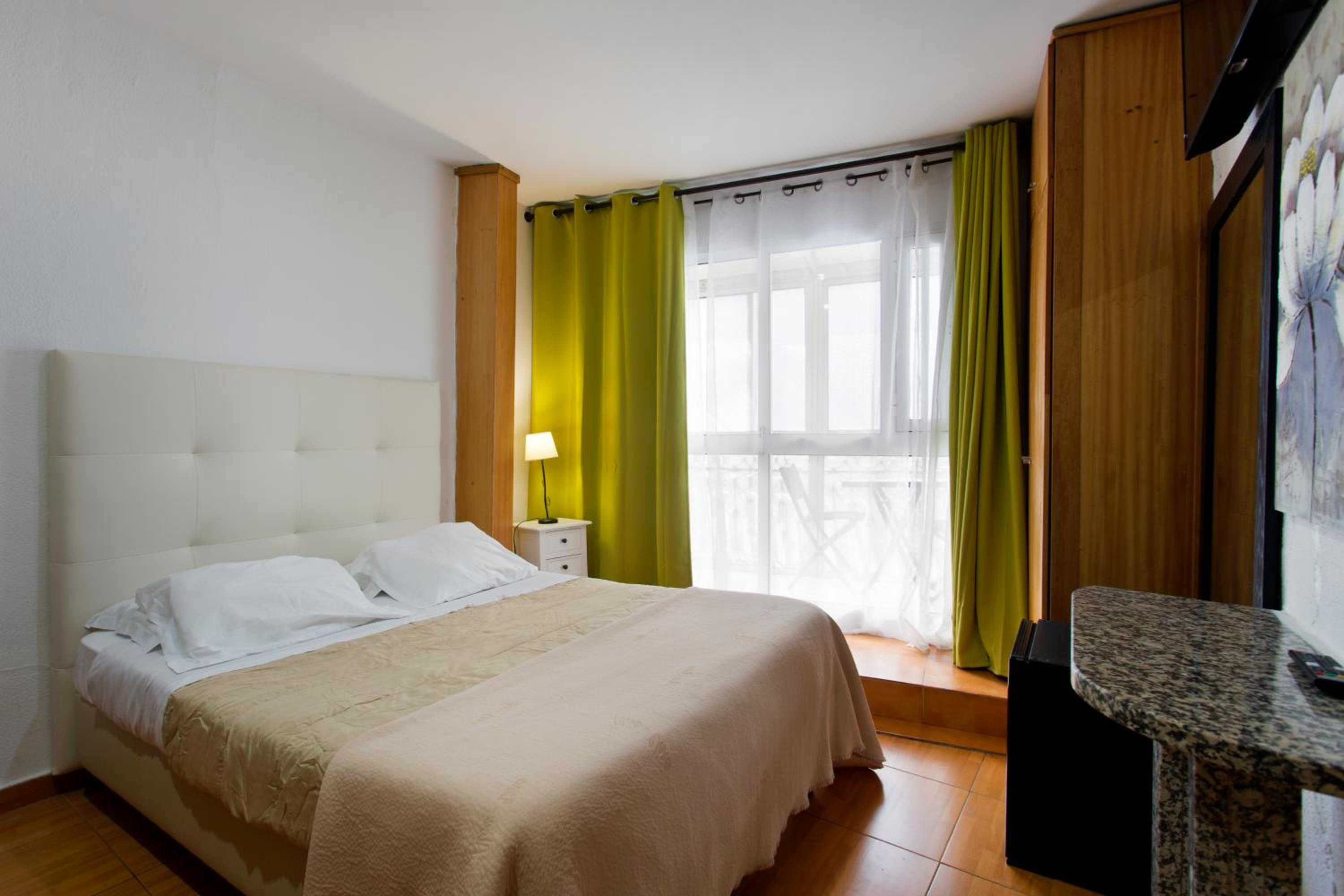 Quadruple Room - Photo 2