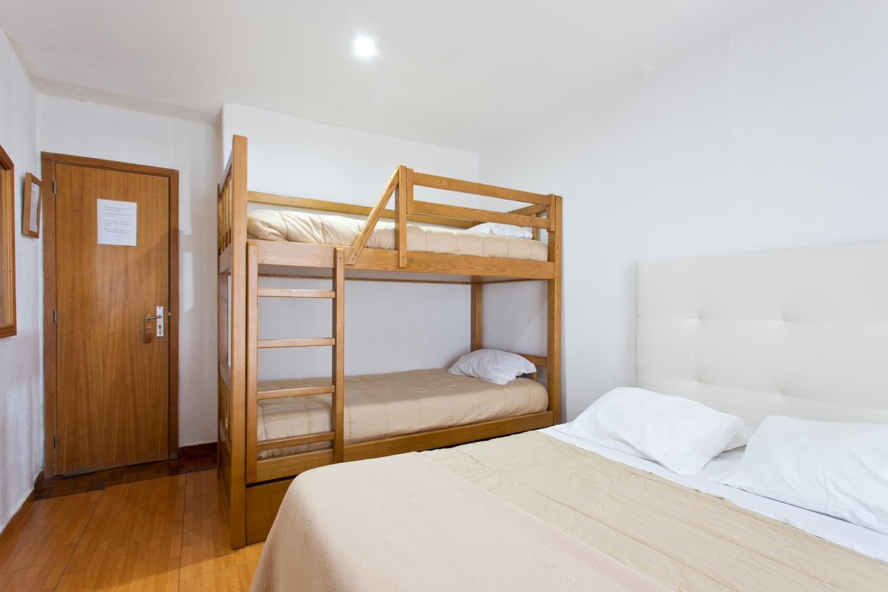Quadruple Room - Photo 5