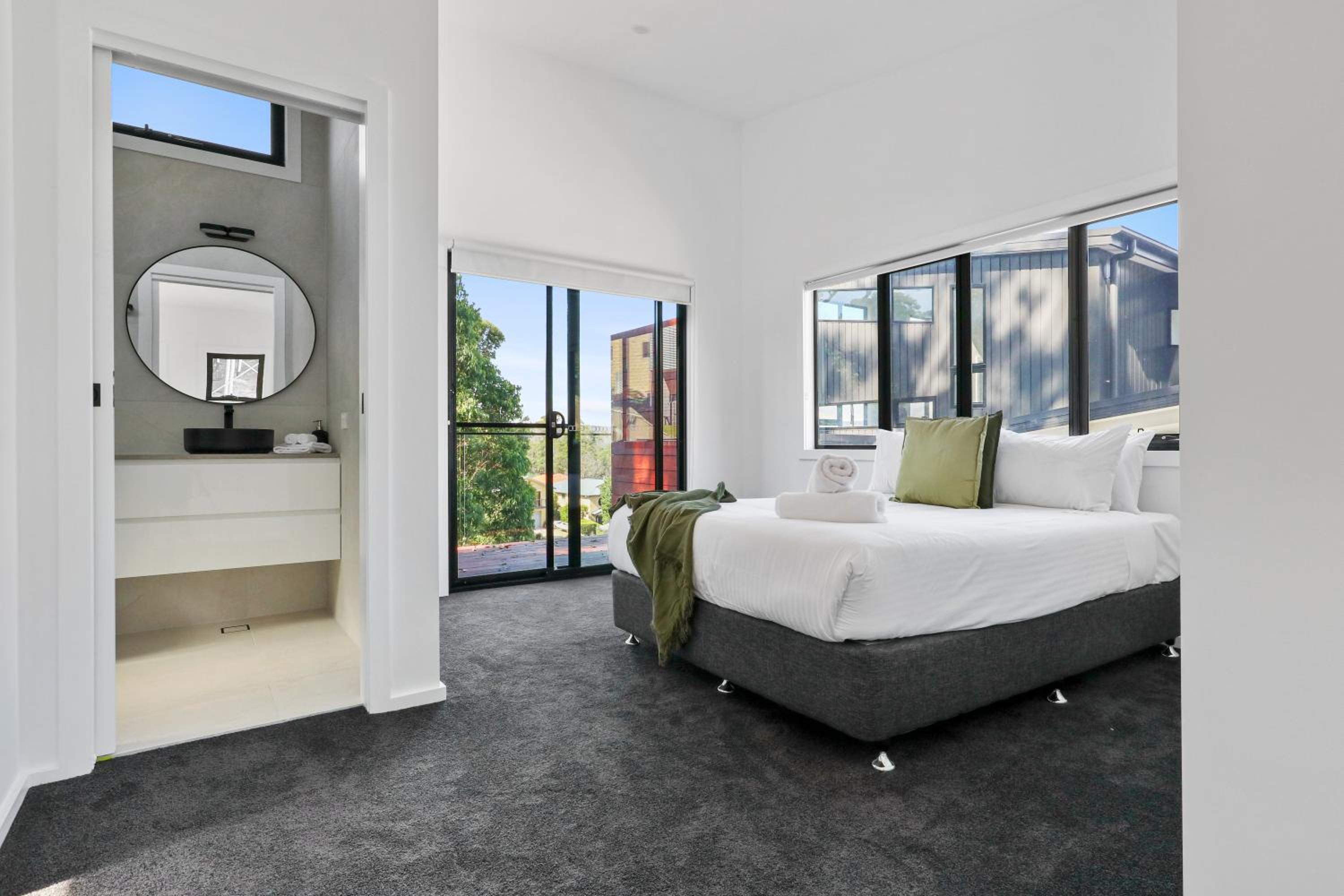 One-Bedroom House photo 1