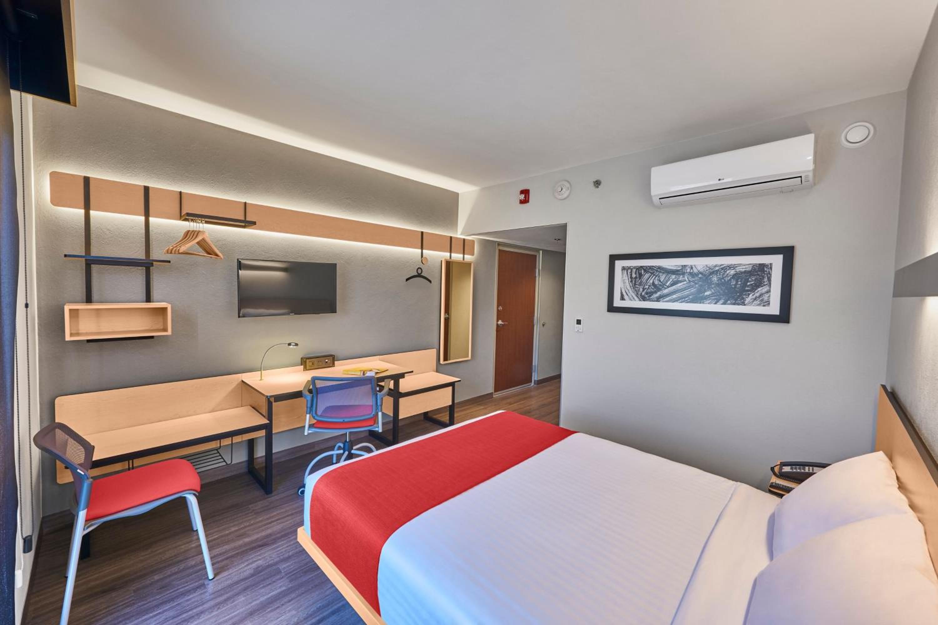Queen Room - Photo 12