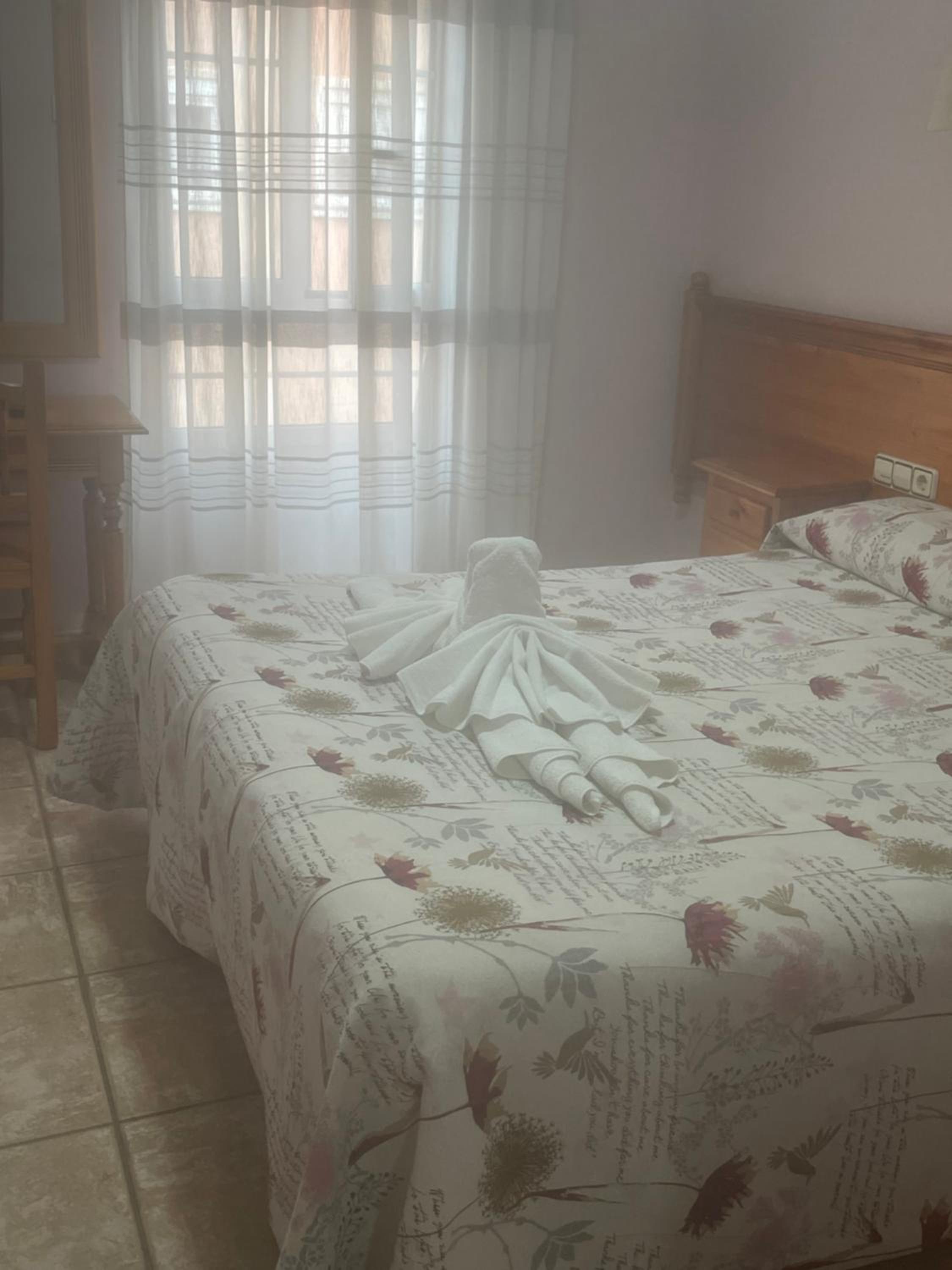 Standard Double Room - Photo 13