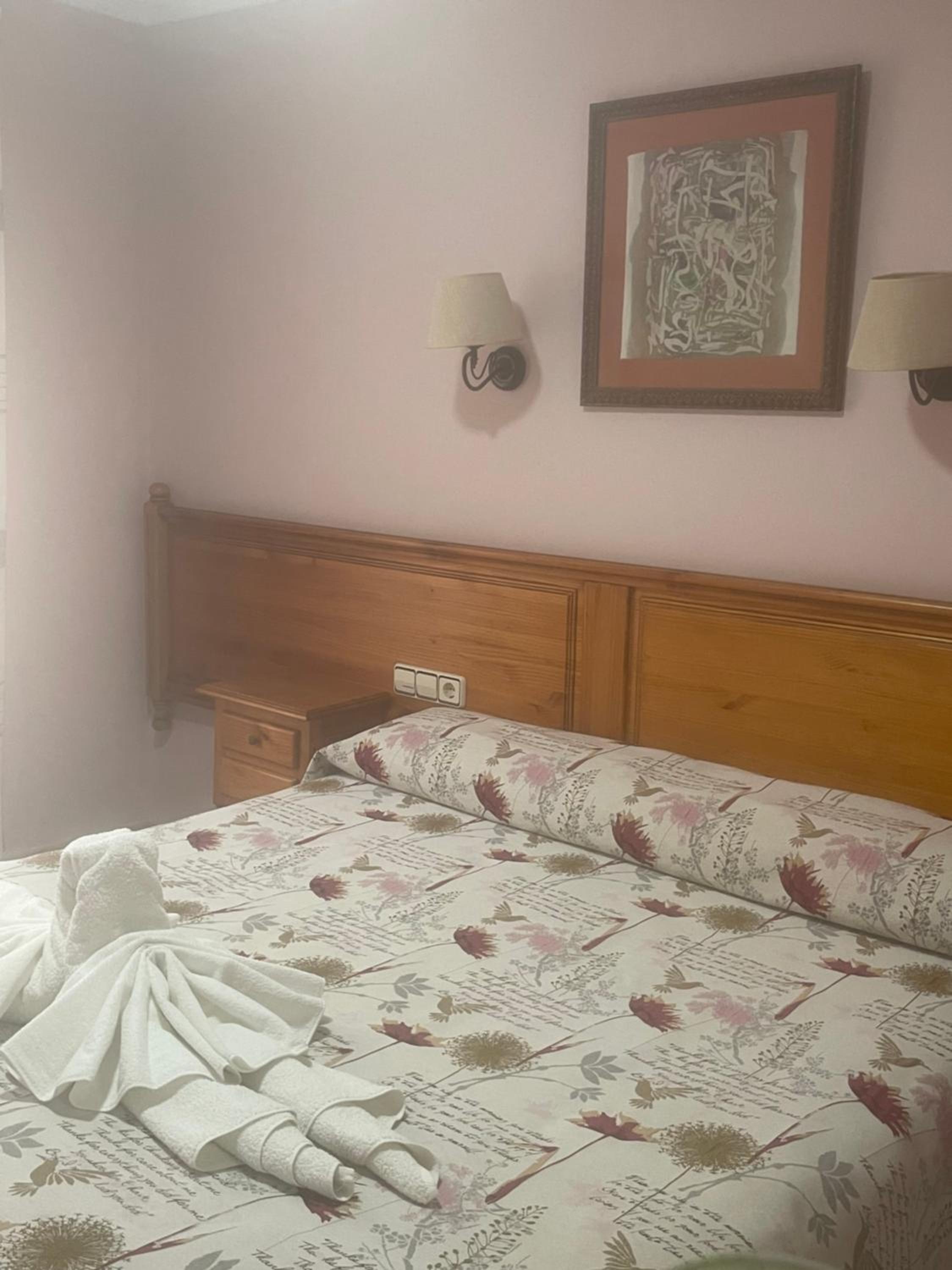 Standard Double Room - Photo 11