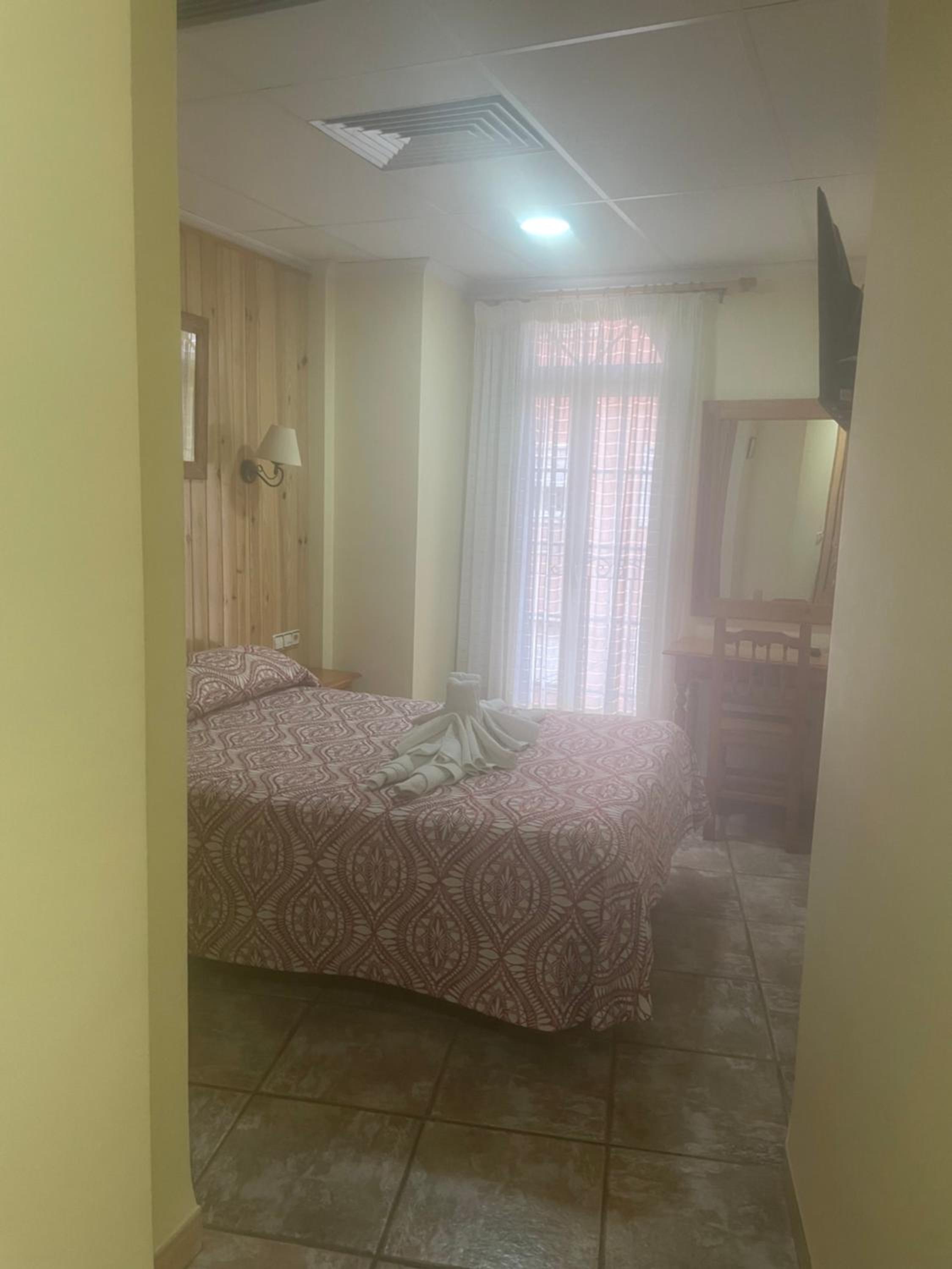 Standard Double Room - Photo 5