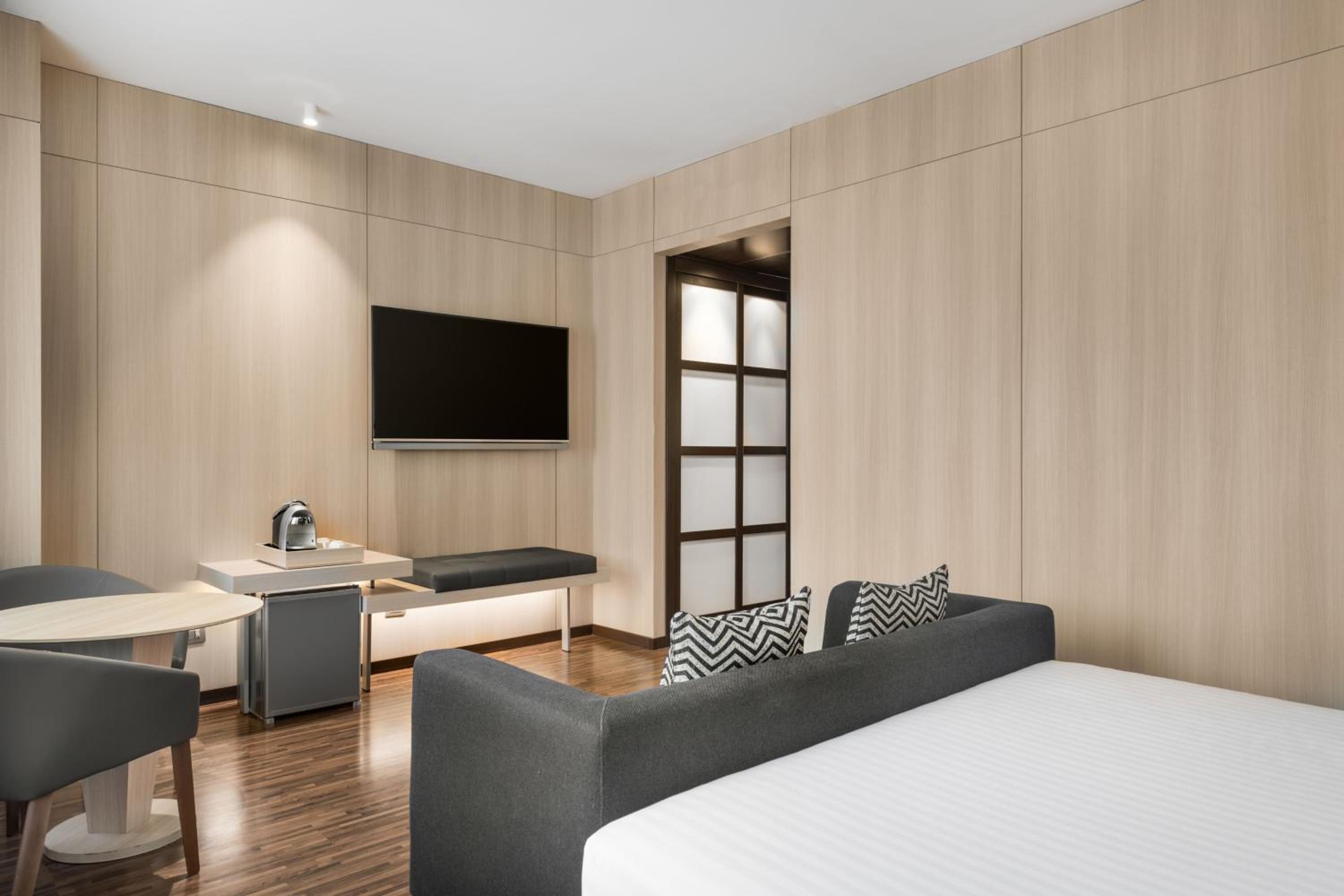 Standard Triple Room with City View
