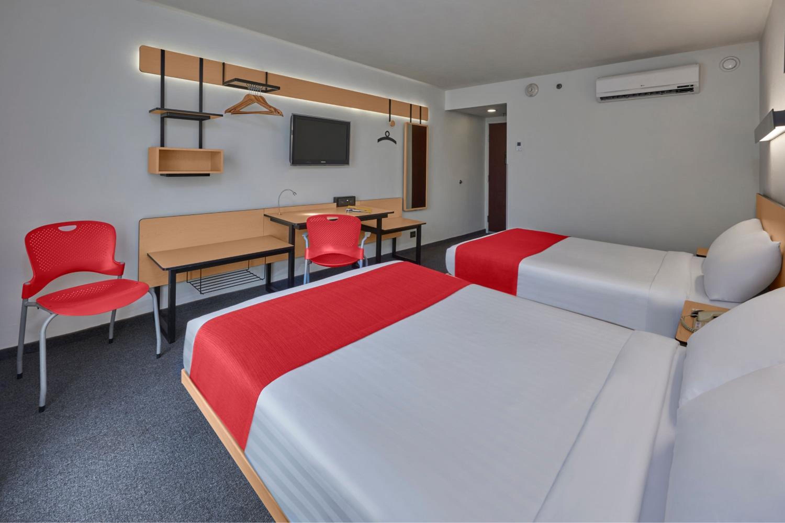 Double Room with Two Double Beds - Photo 6