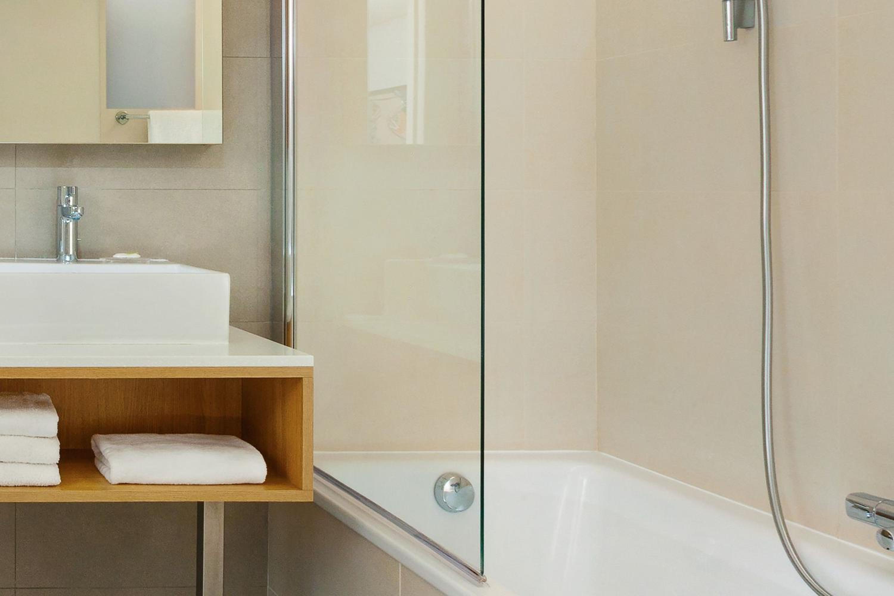 Superior Twin Room with Balcony - Photo 3