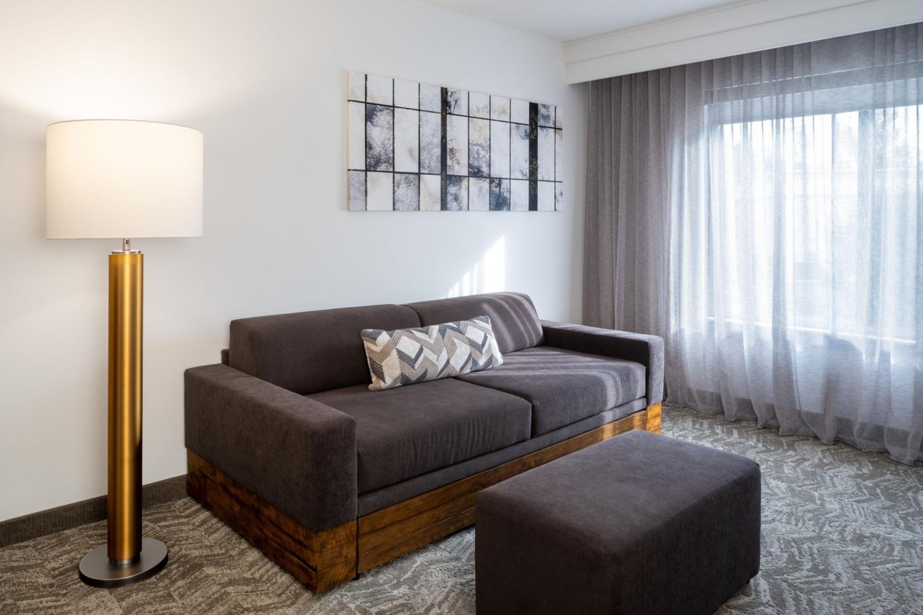 Larger King Suite with Trundle Sofa - Photo 8