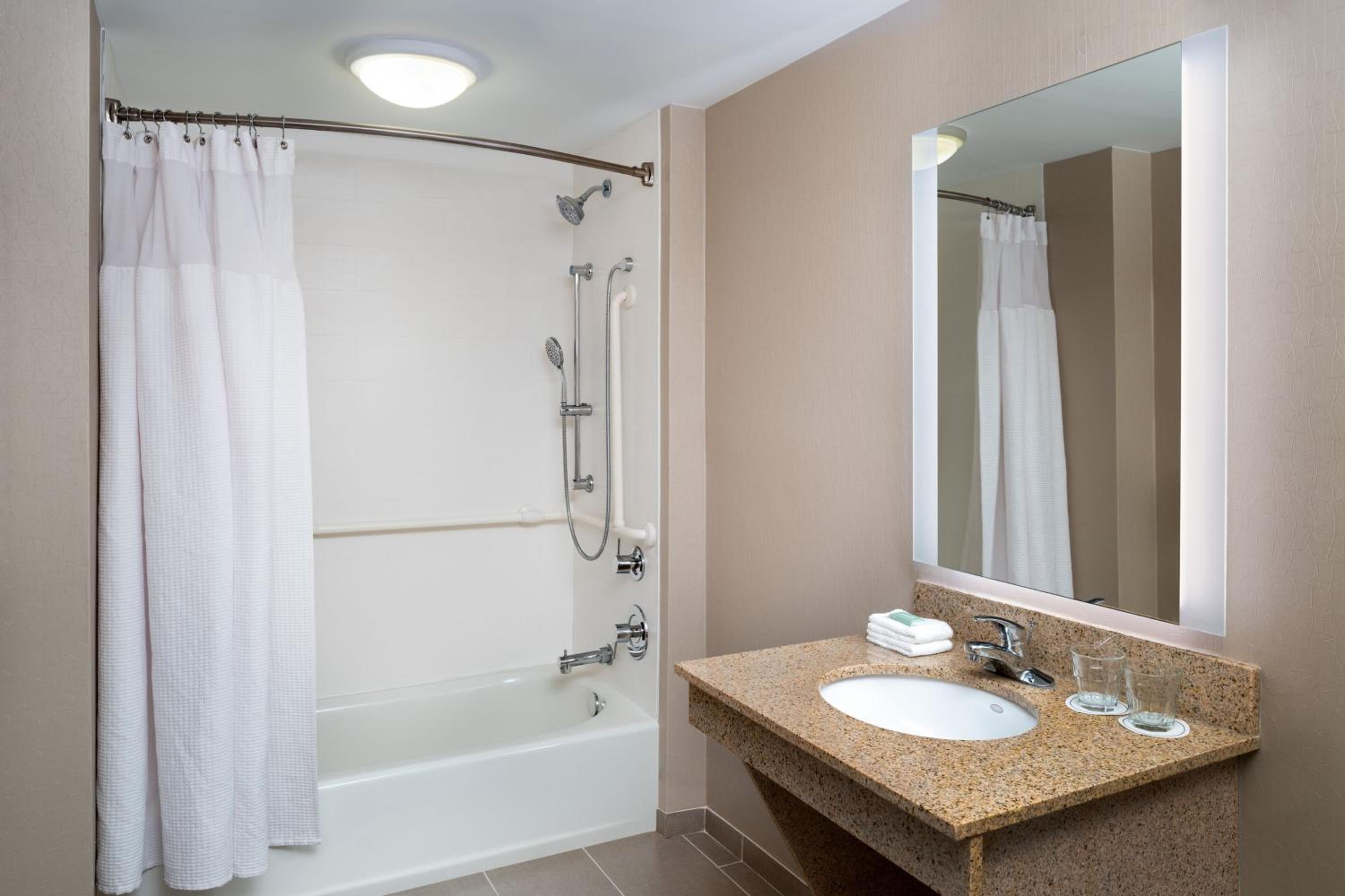 King Suite with Sofa Bed - Hearing Accessible - Photo 15