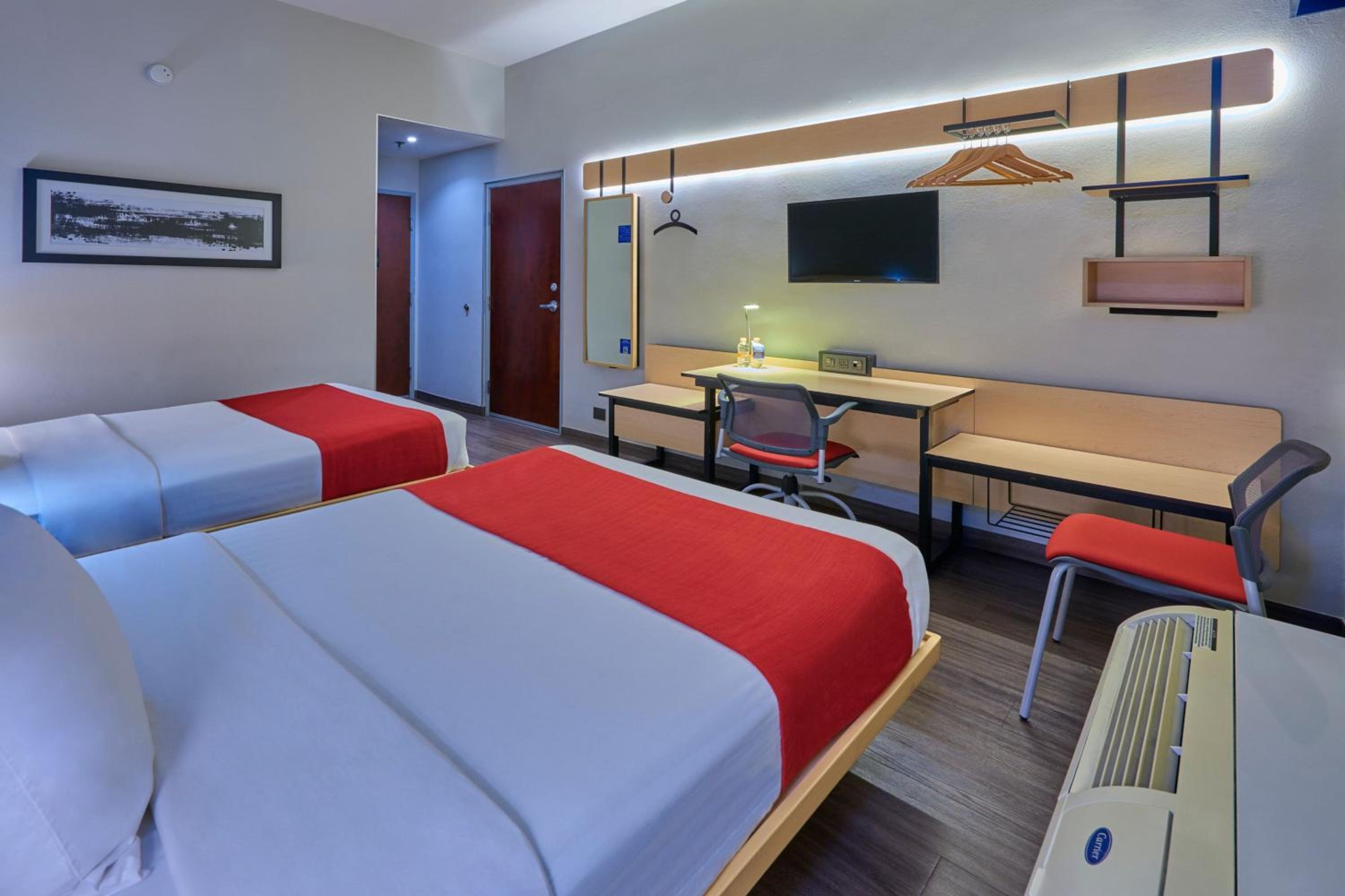 Double Room with Two Double Beds - Photo 6