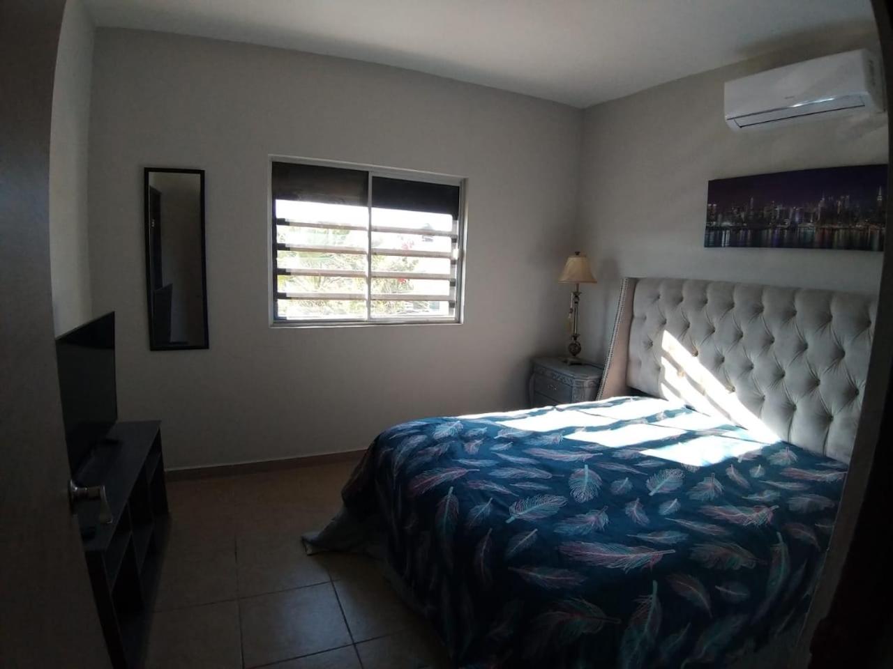 Three-Bedroom House photo 3