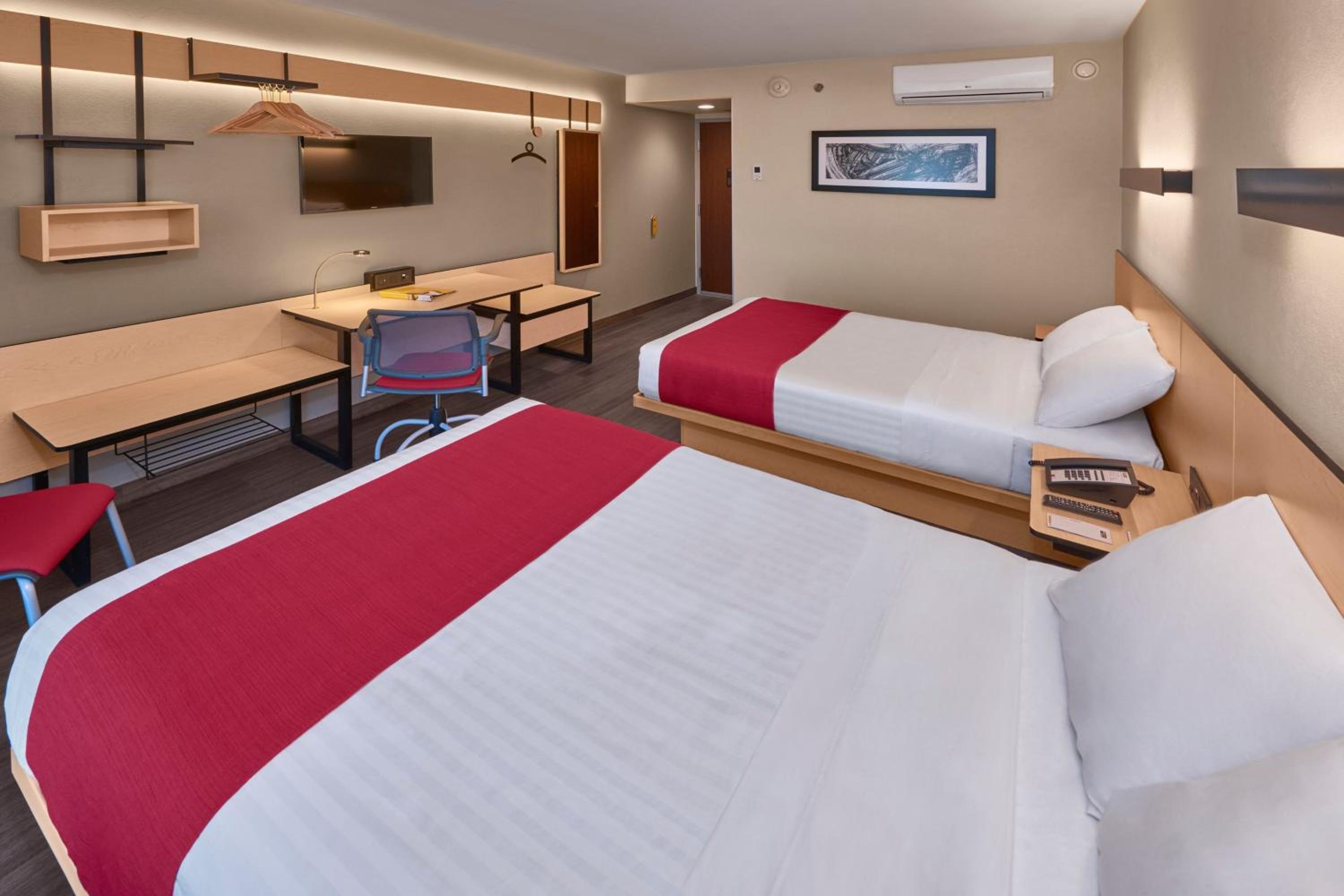 Double Room with Two Double Beds - Photo 5