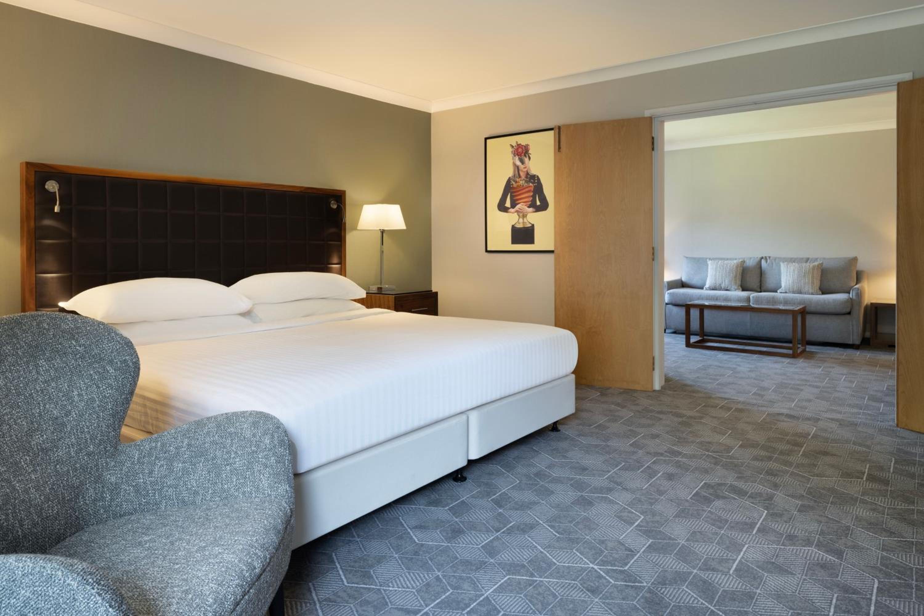 King Suite with Balcony - Photo 2