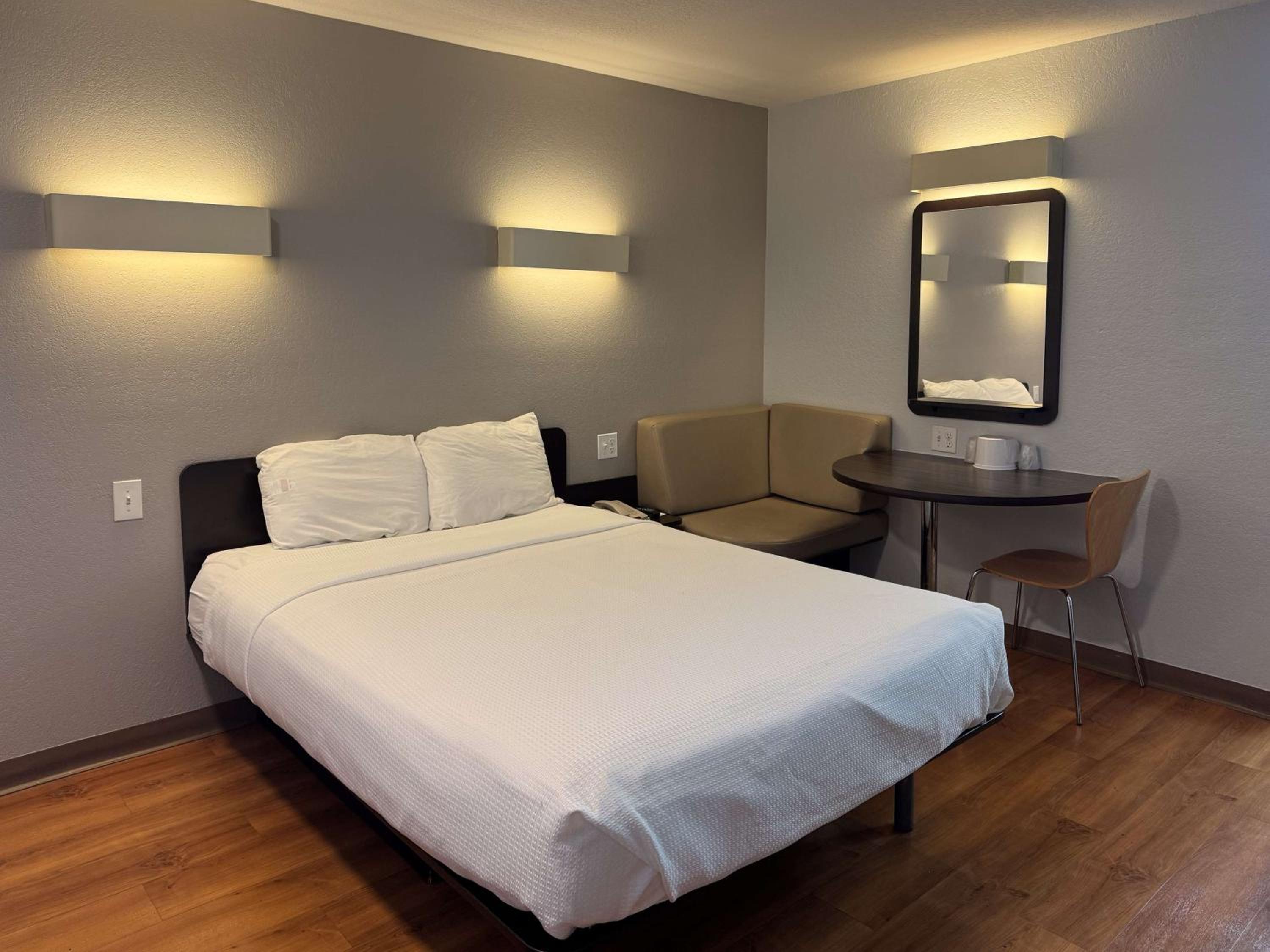 Queen Room photo 3