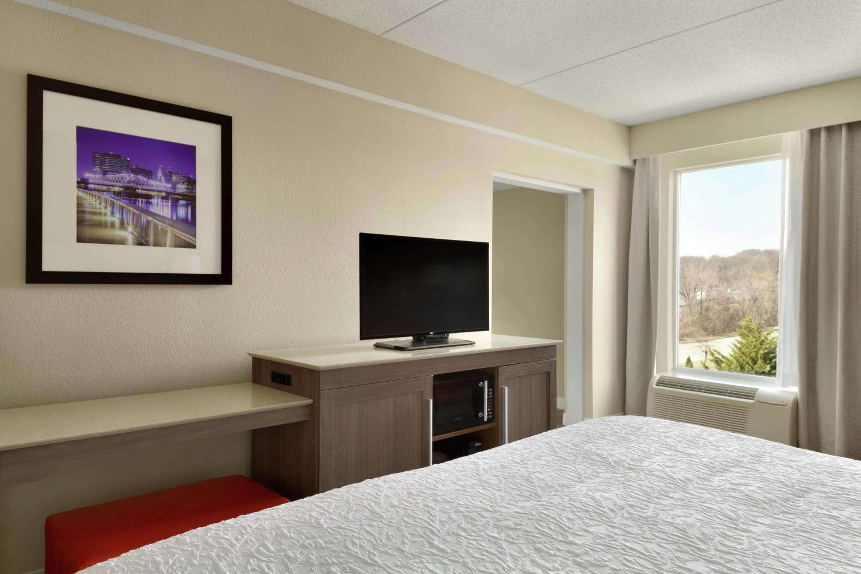 King Room with Sofa Bed - Non-Smoking - Photo 6