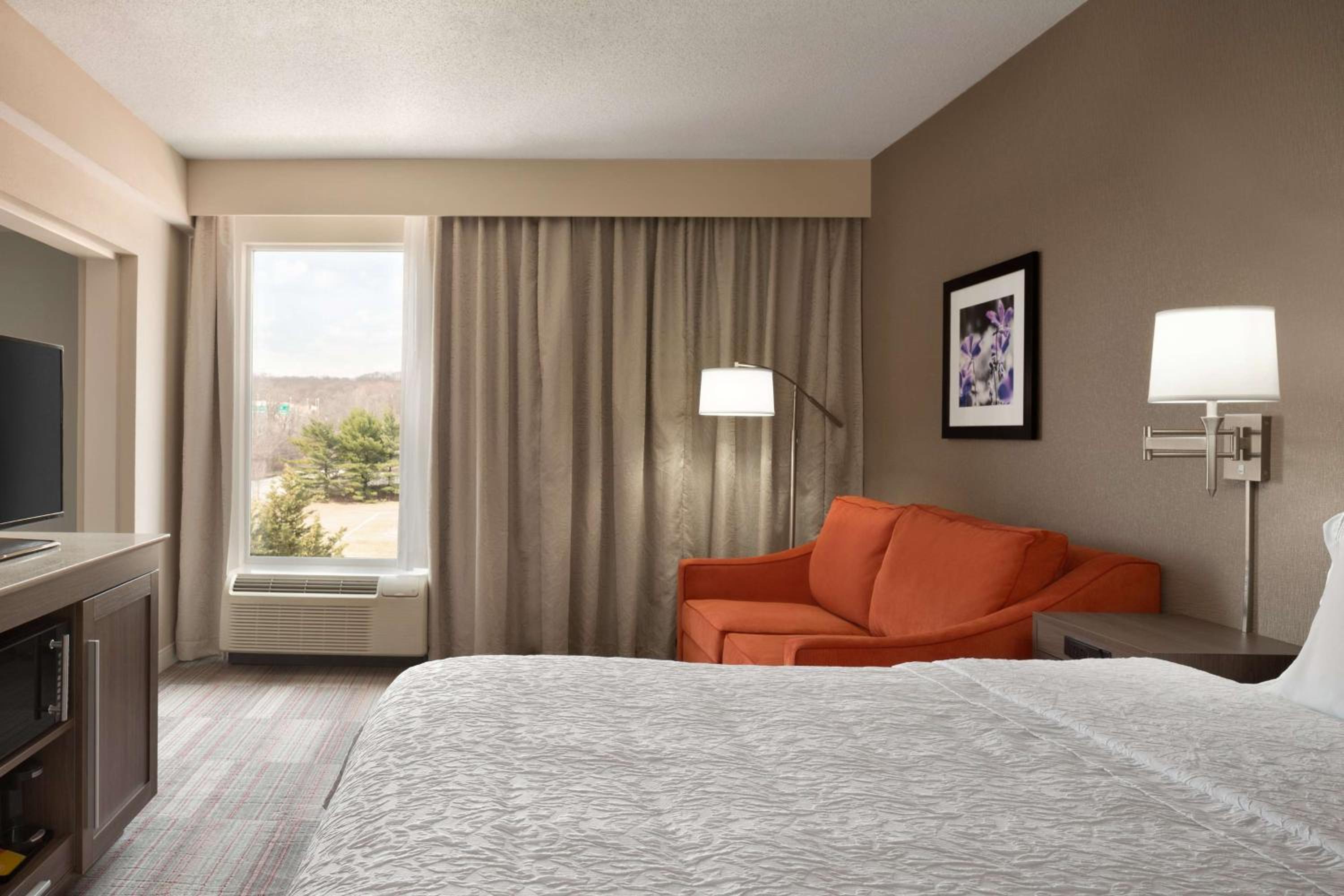 King Room with Sofa Bed - Non-Smoking - Photo 8