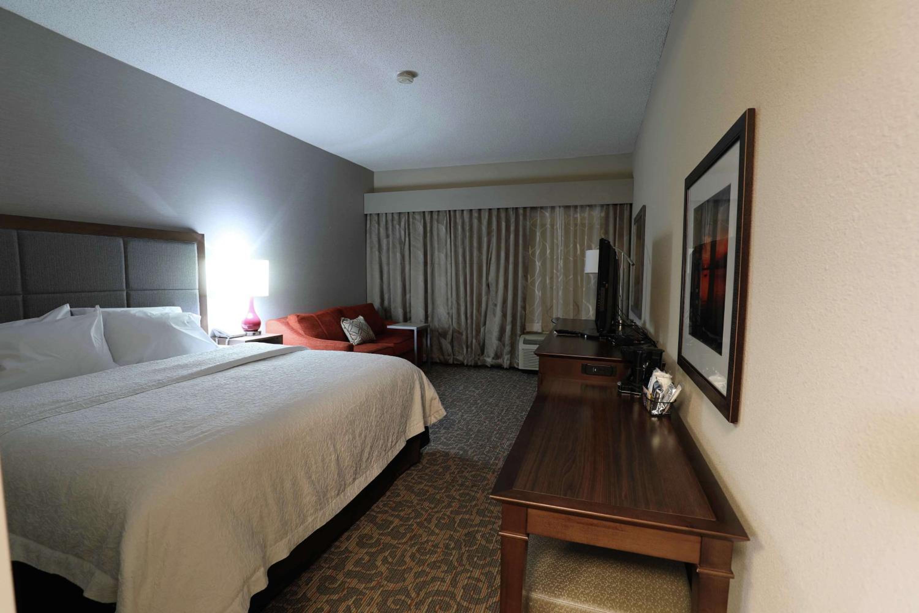 King Room with King Bed - Non-Smoking photo 1