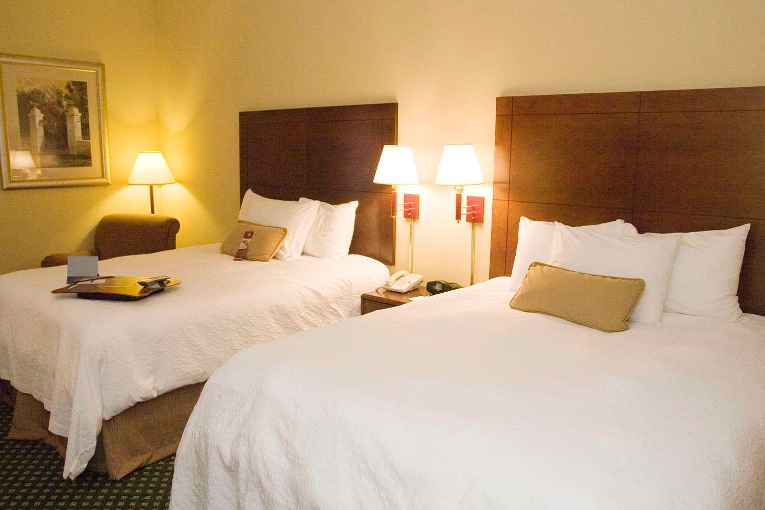 Room with Two Queen Beds - Non-Smoking photo 3