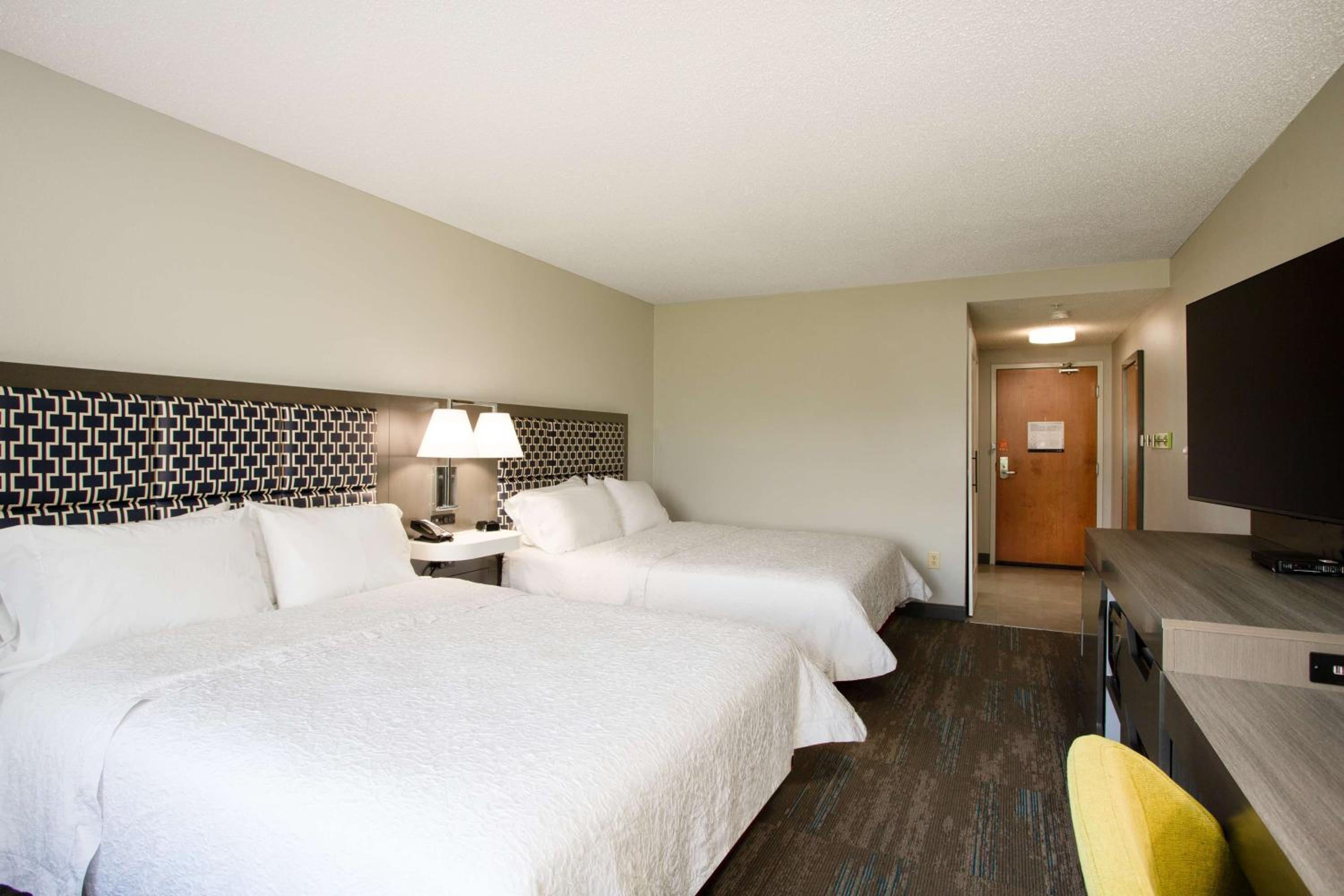 Room with Two Queen Beds - Non-Smoking - Photo 1