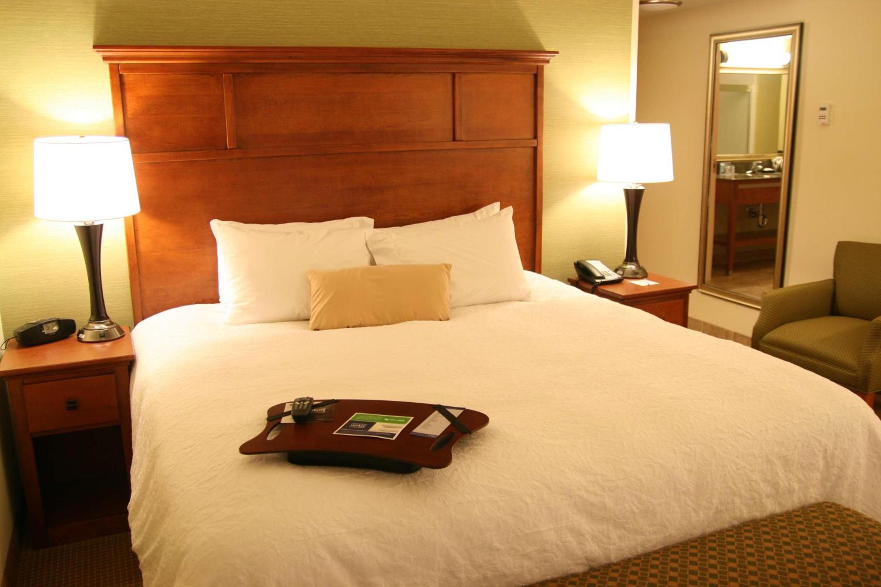 King Room with King Bed - Non-Smoking